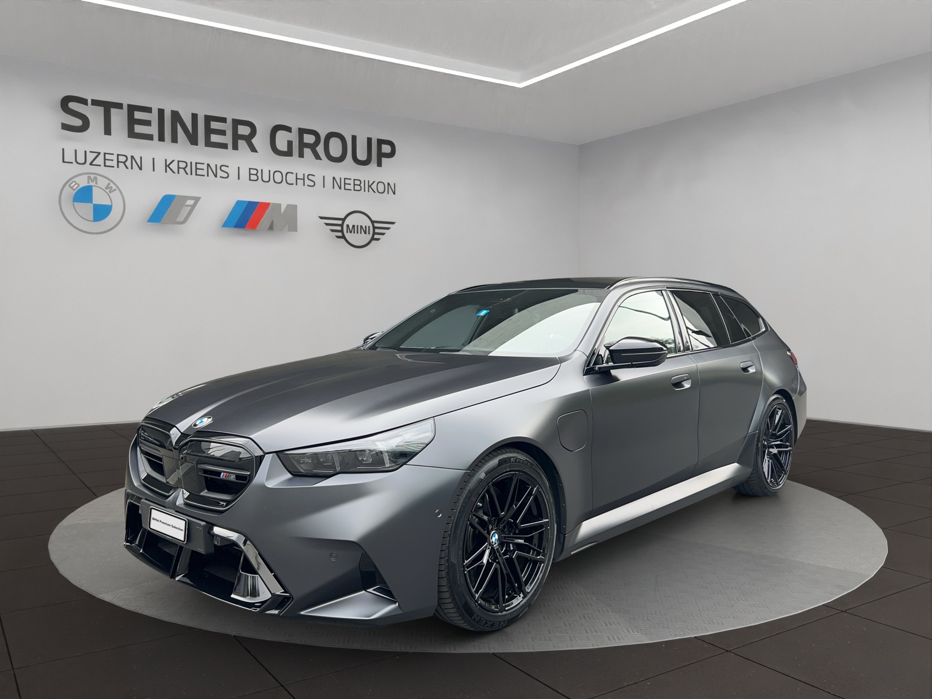 BMW M5 xDrive Touring-image-0