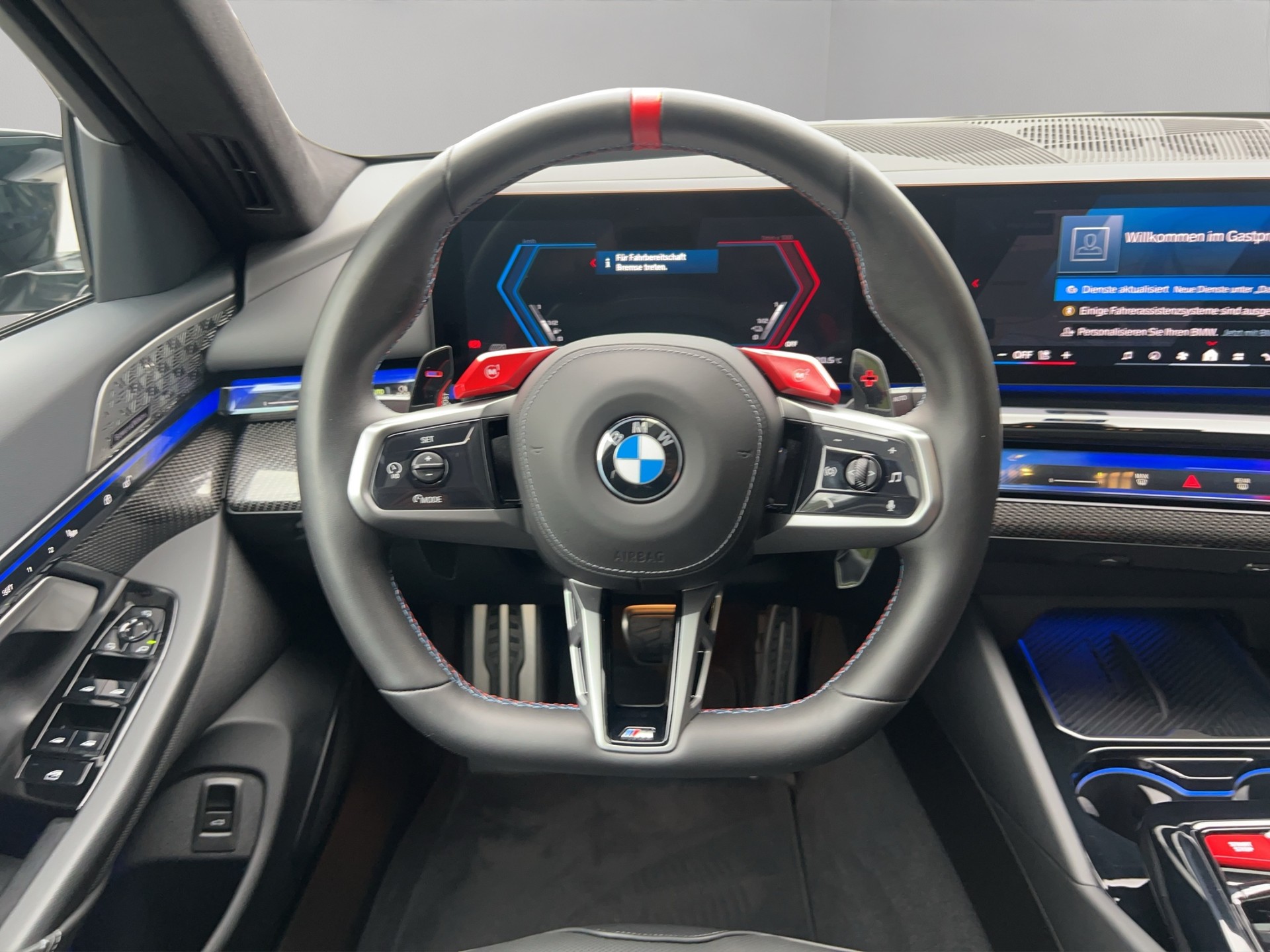 BMW M5 xDrive Touring-image-14