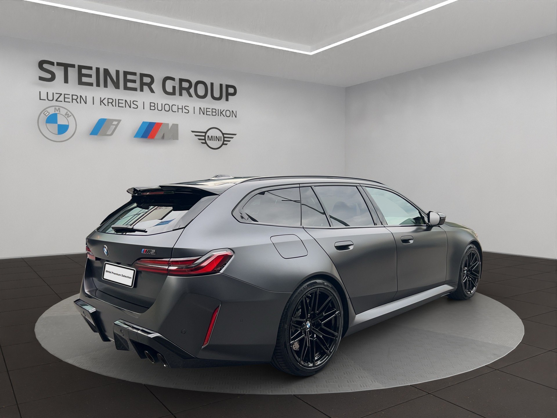 BMW M5 xDrive Touring-image-5