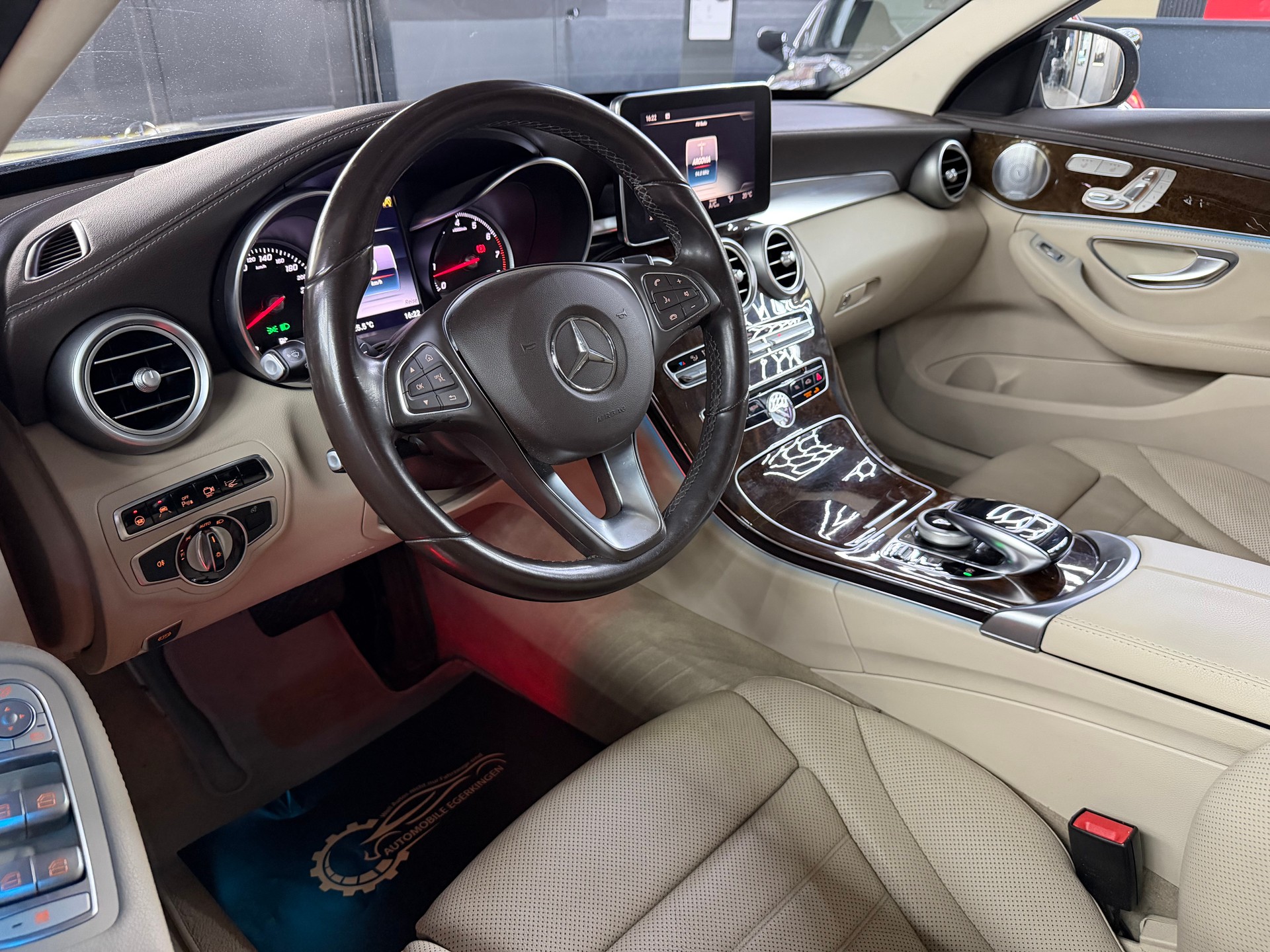 MERCEDES-BENZ C 400 Exclusive 4Matic 7G-Tronic-image-8
