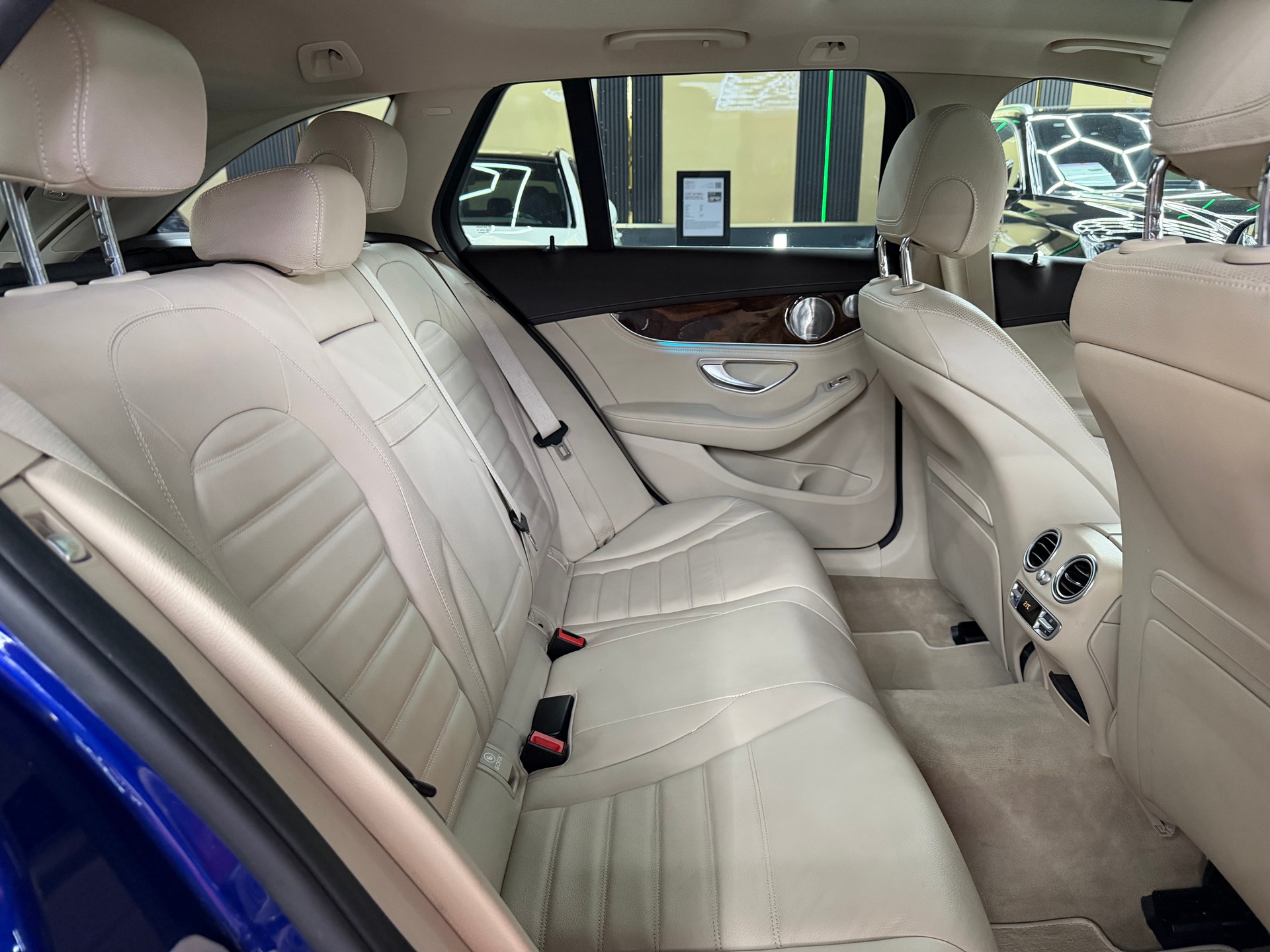 MERCEDES-BENZ C 400 Exclusive 4Matic 7G-Tronic-image-13