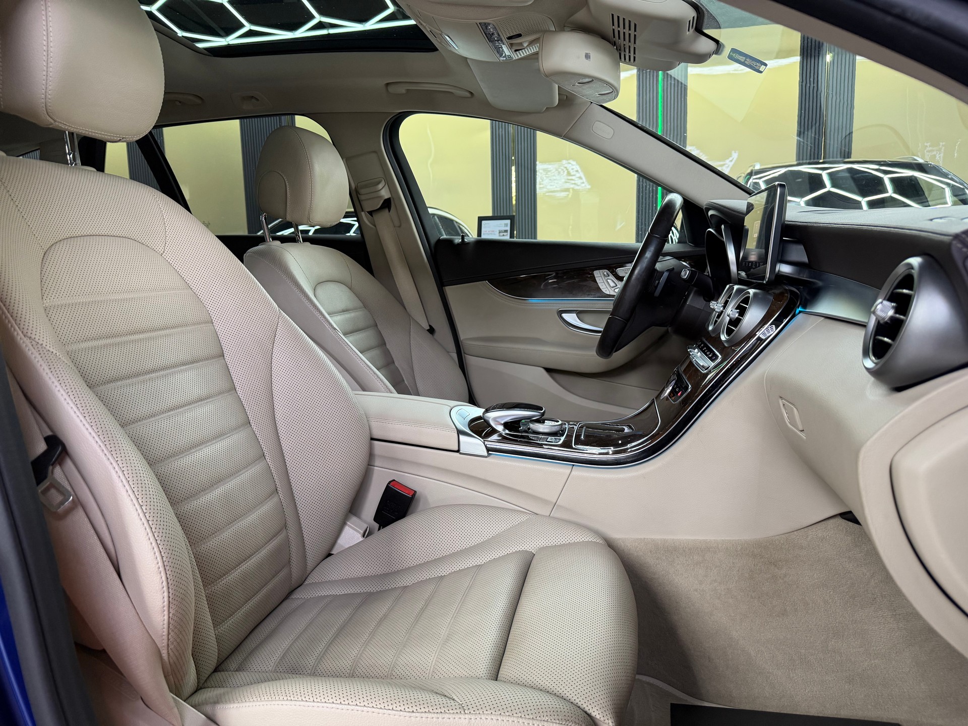 MERCEDES-BENZ C 400 Exclusive 4Matic 7G-Tronic-image-10