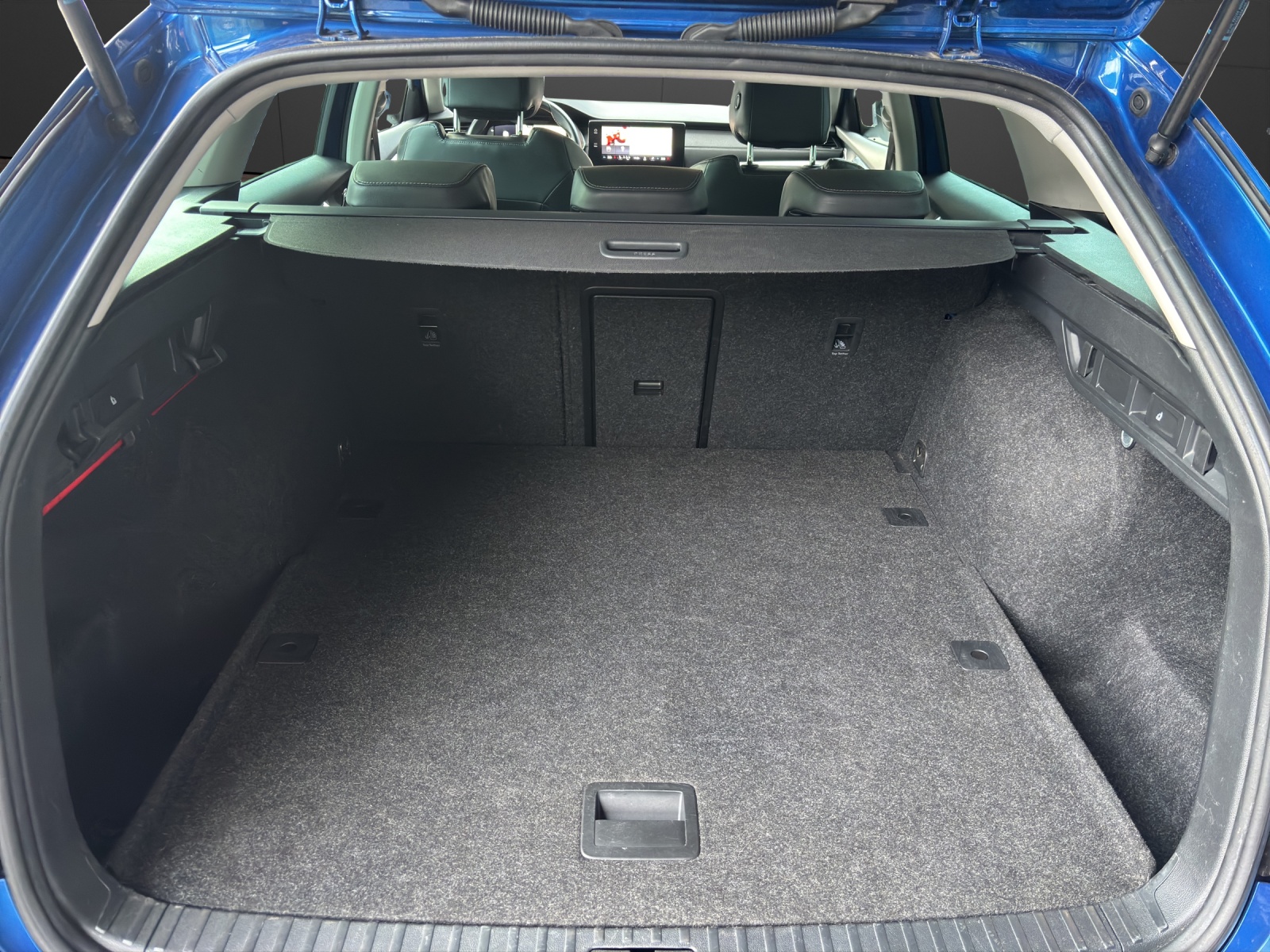 SKODA Octavia Combi 2.0 TDI DSG Style 4x4-image-12