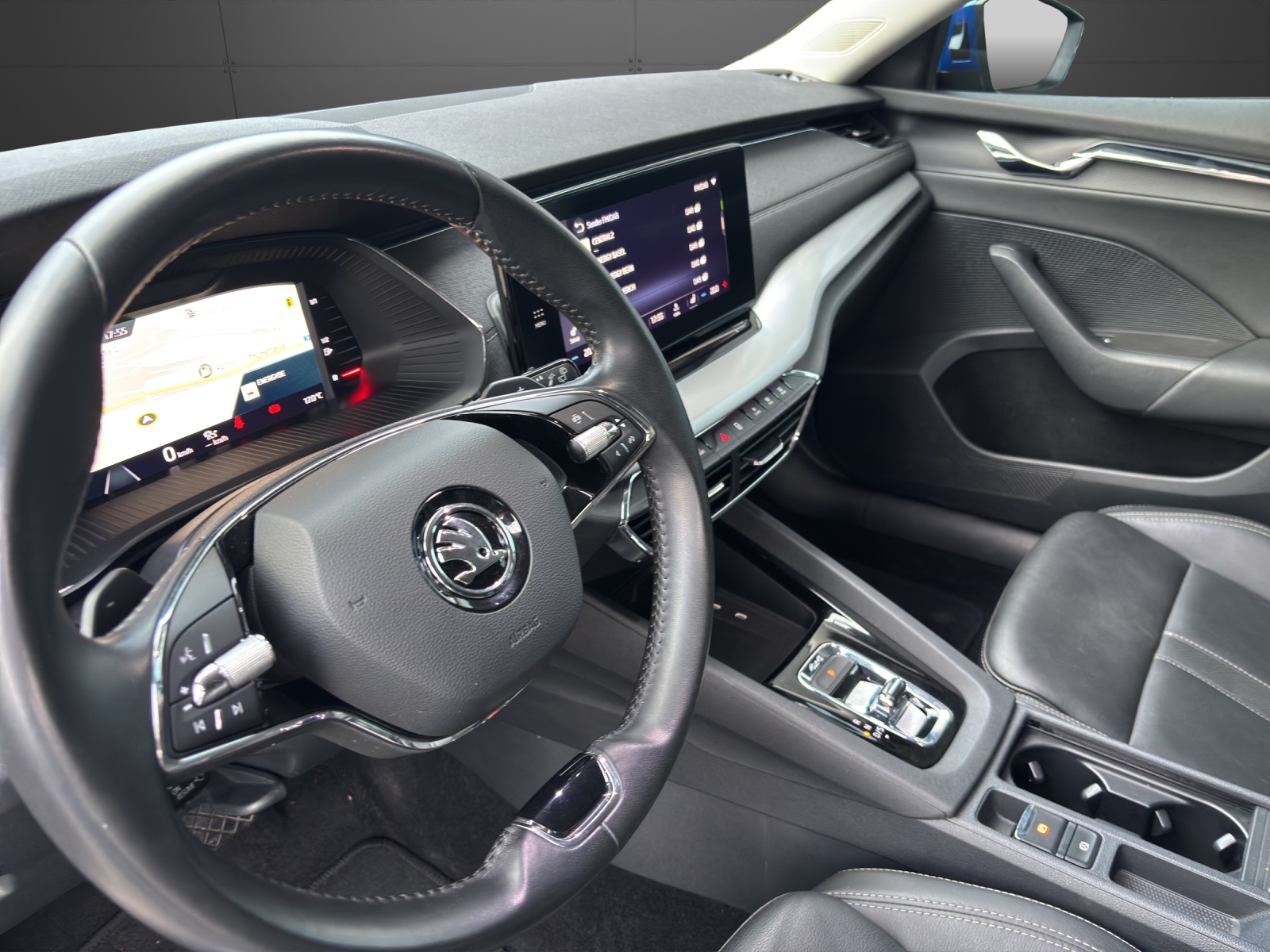 SKODA Octavia Combi 2.0 TDI DSG Style 4x4-image-3