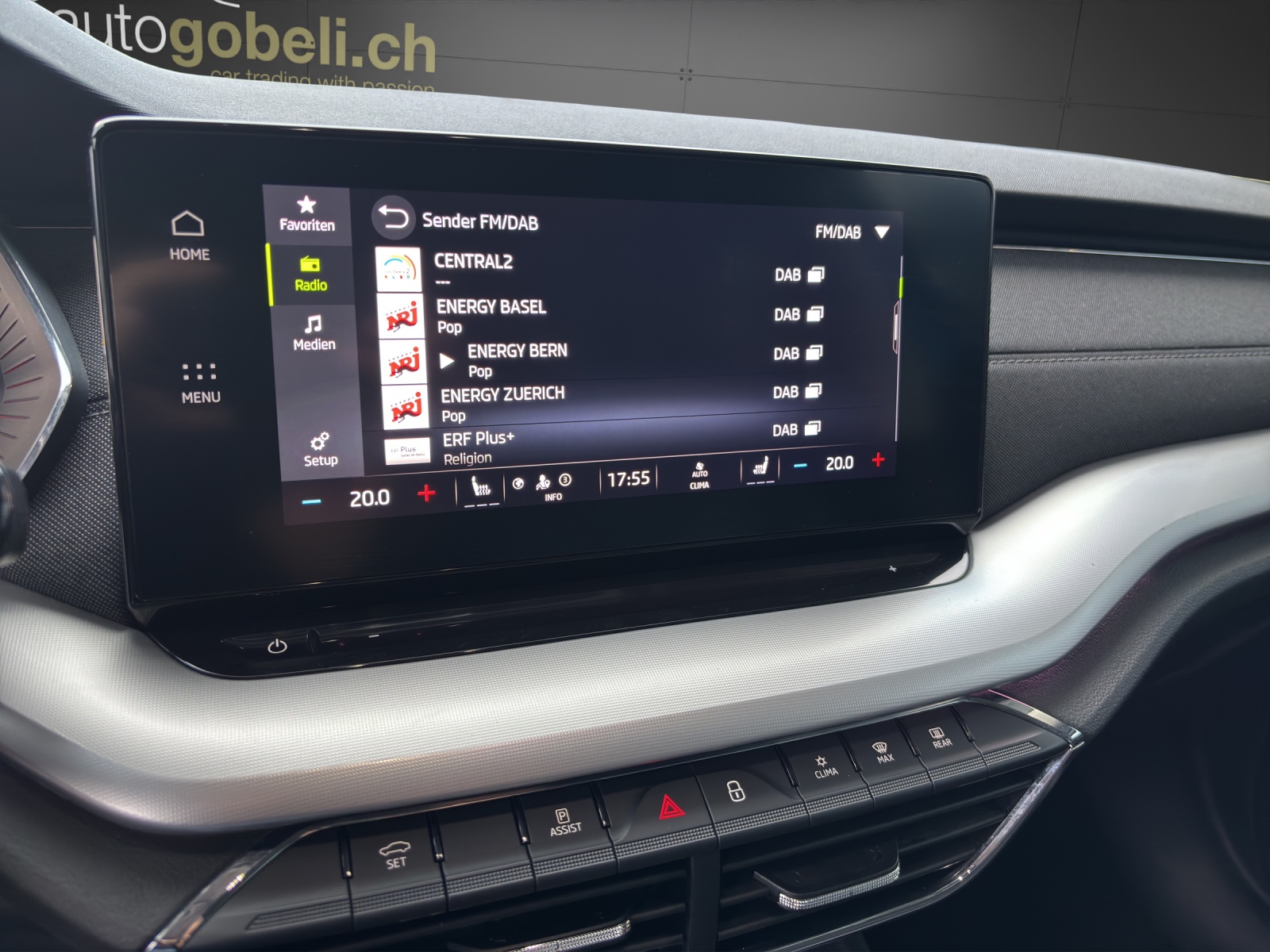 SKODA Octavia Combi 2.0 TDI DSG Style 4x4-image-8