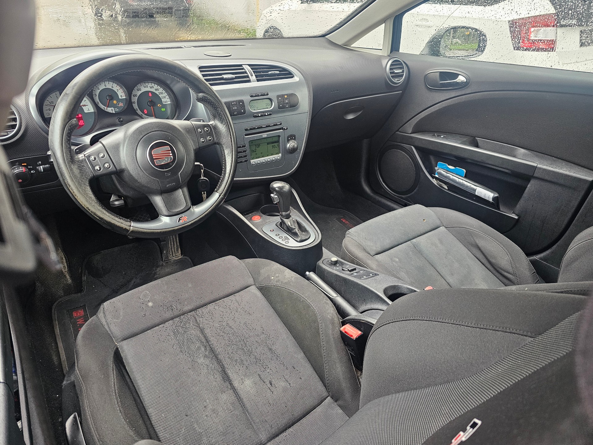 SEAT Leon 2.0 TSI FR-image-1