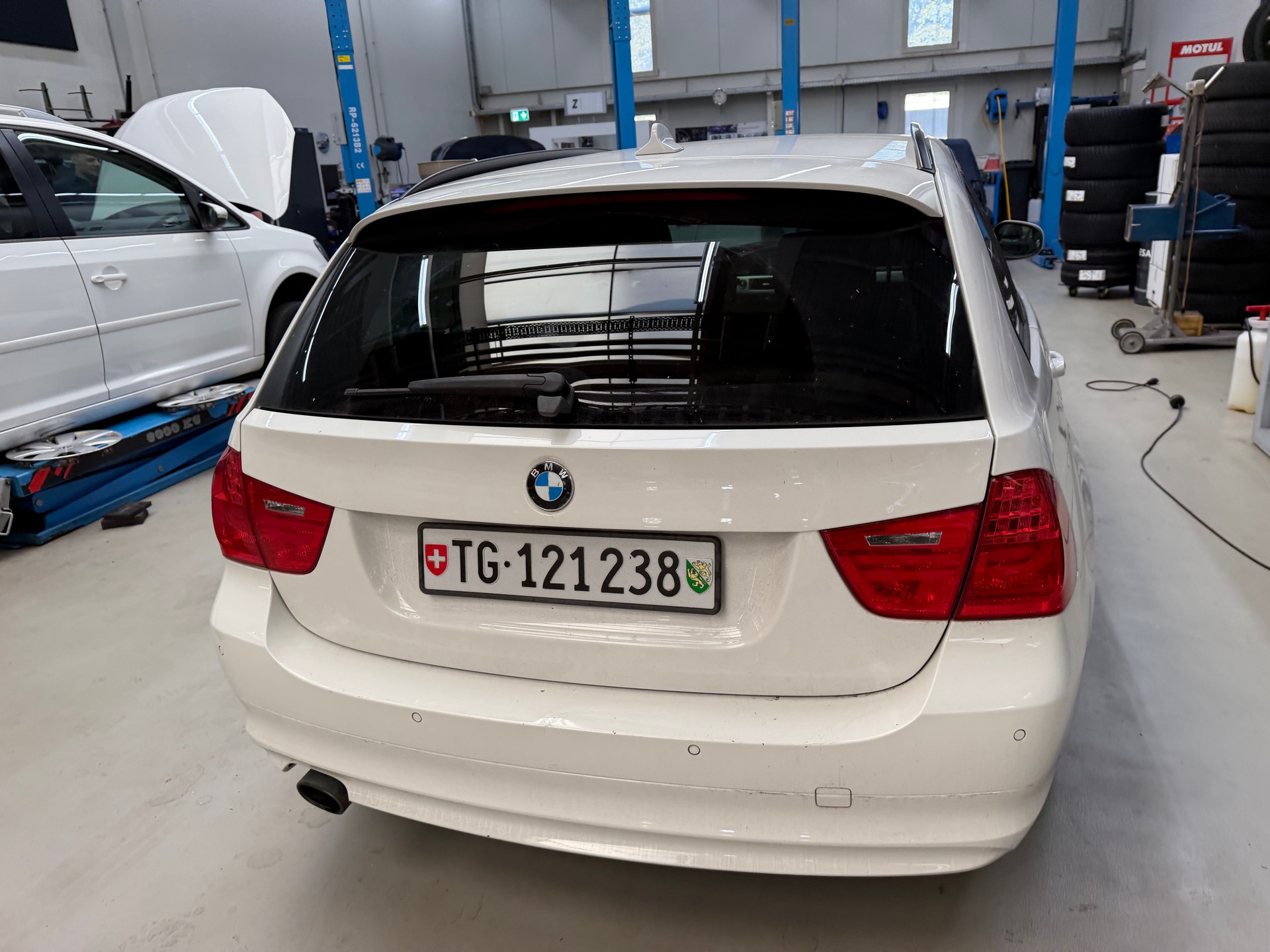 BMW 320d Touring-image-4