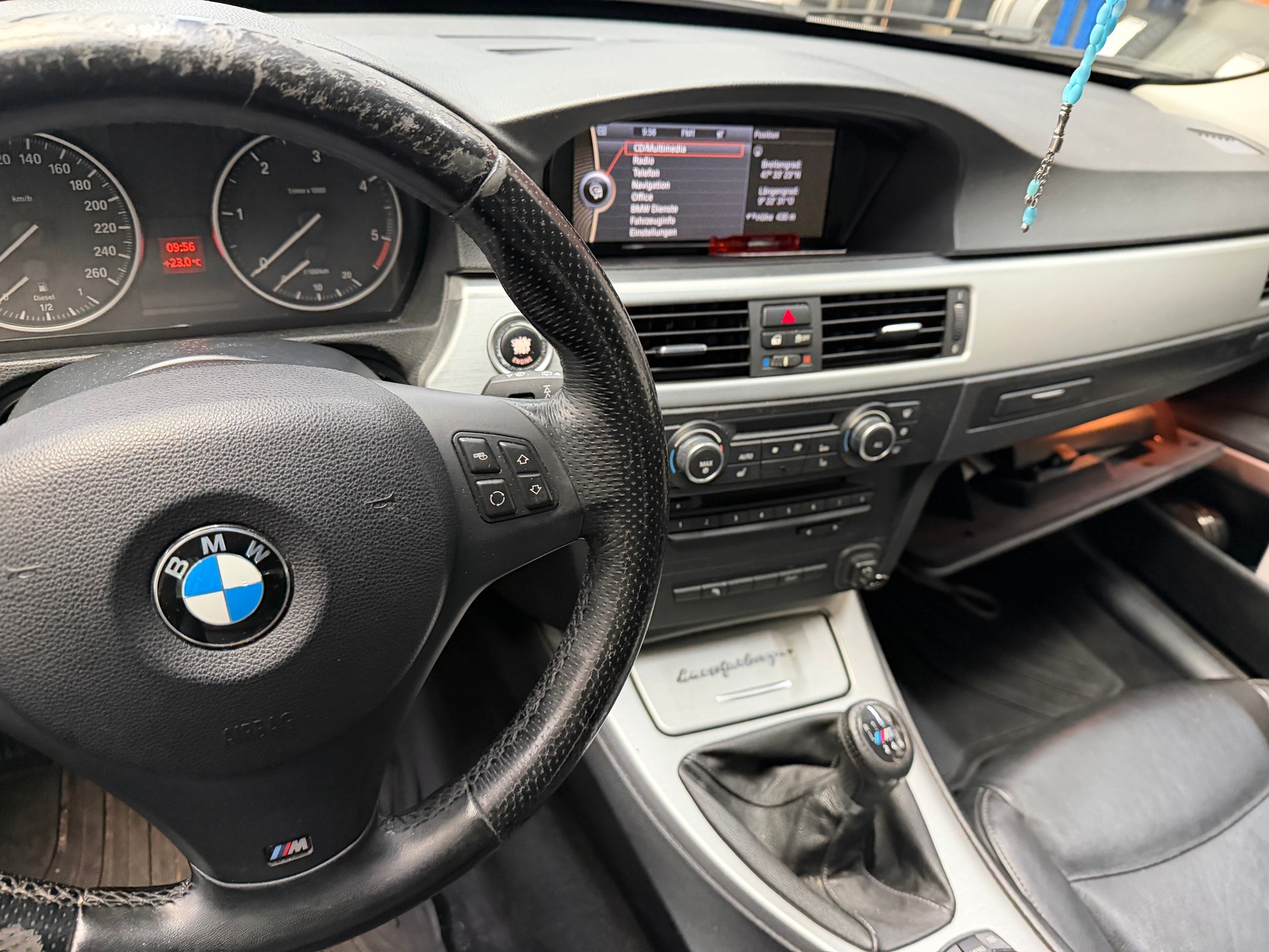 BMW 320d Touring-image-7