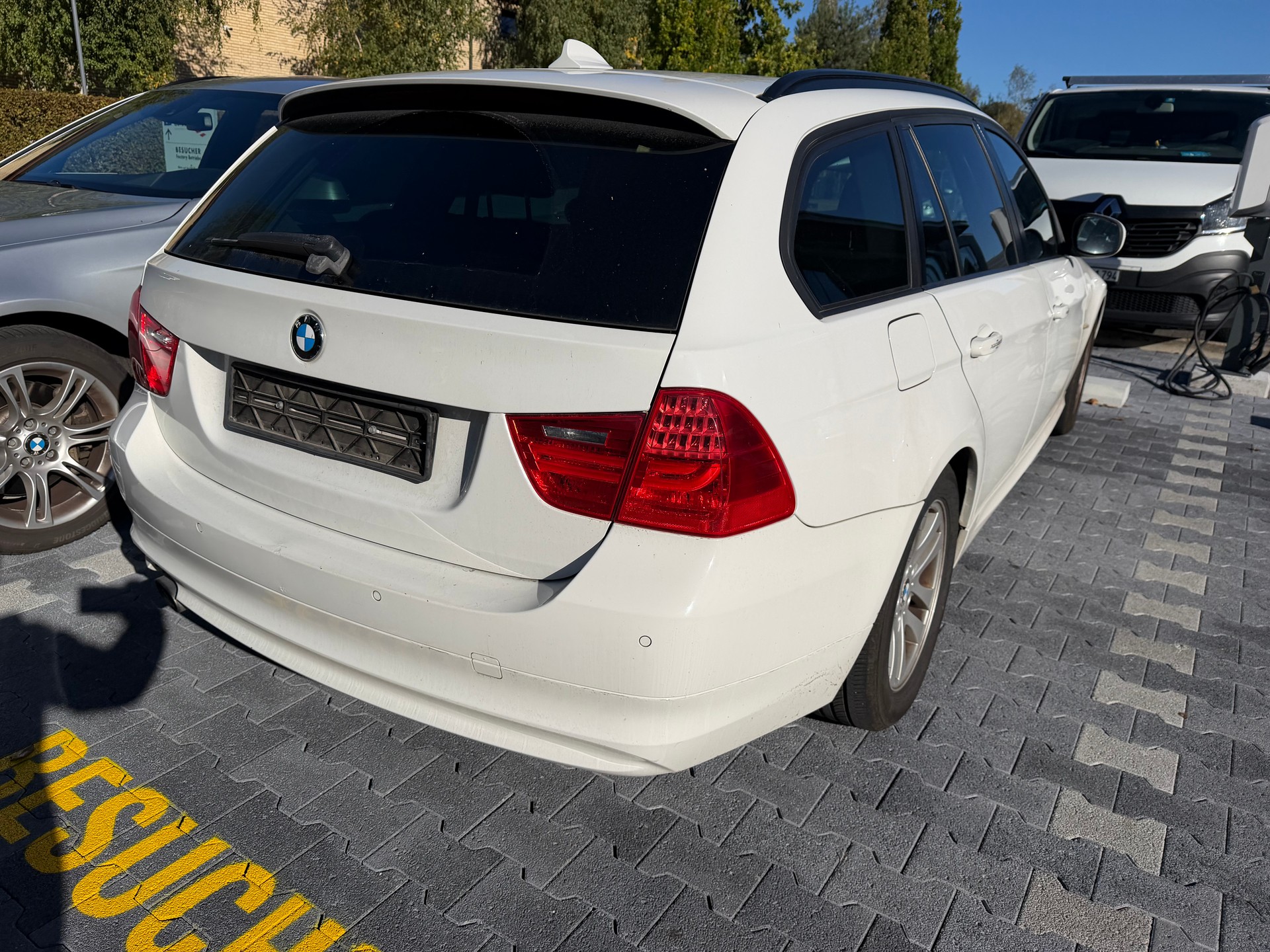 BMW 320d Touring-image-11
