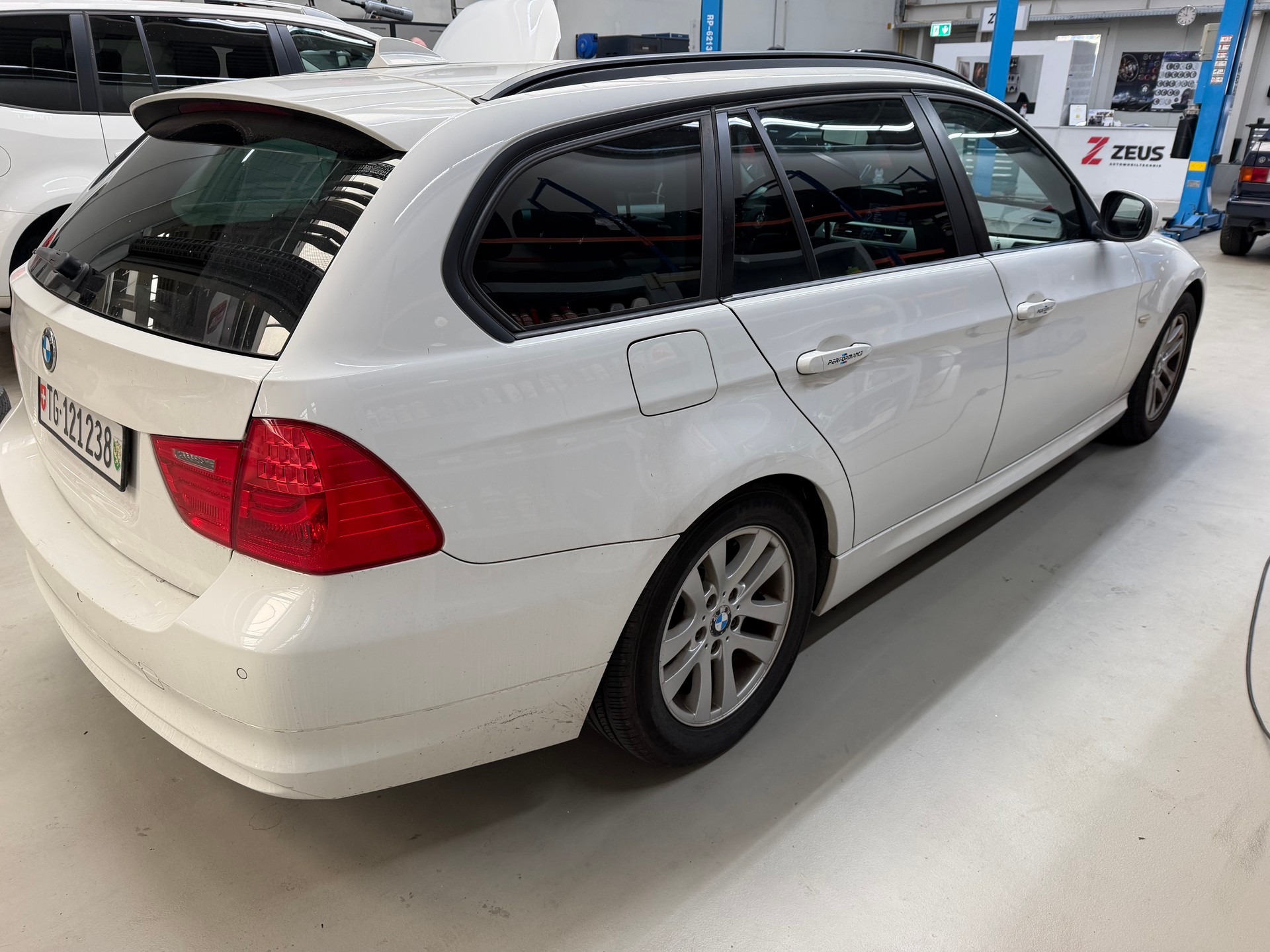 BMW 320d Touring-image-3