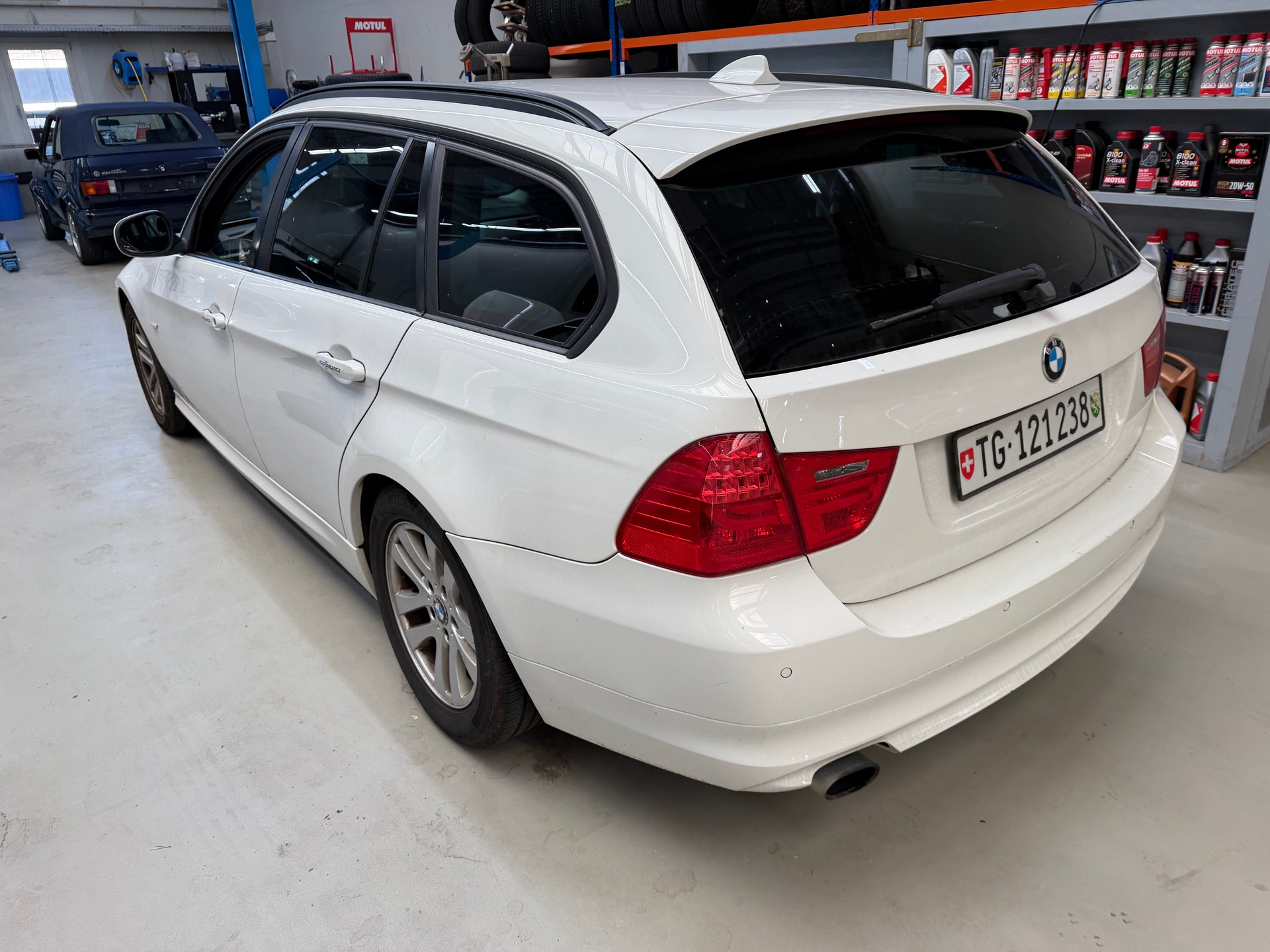 BMW 320d Touring-image-5