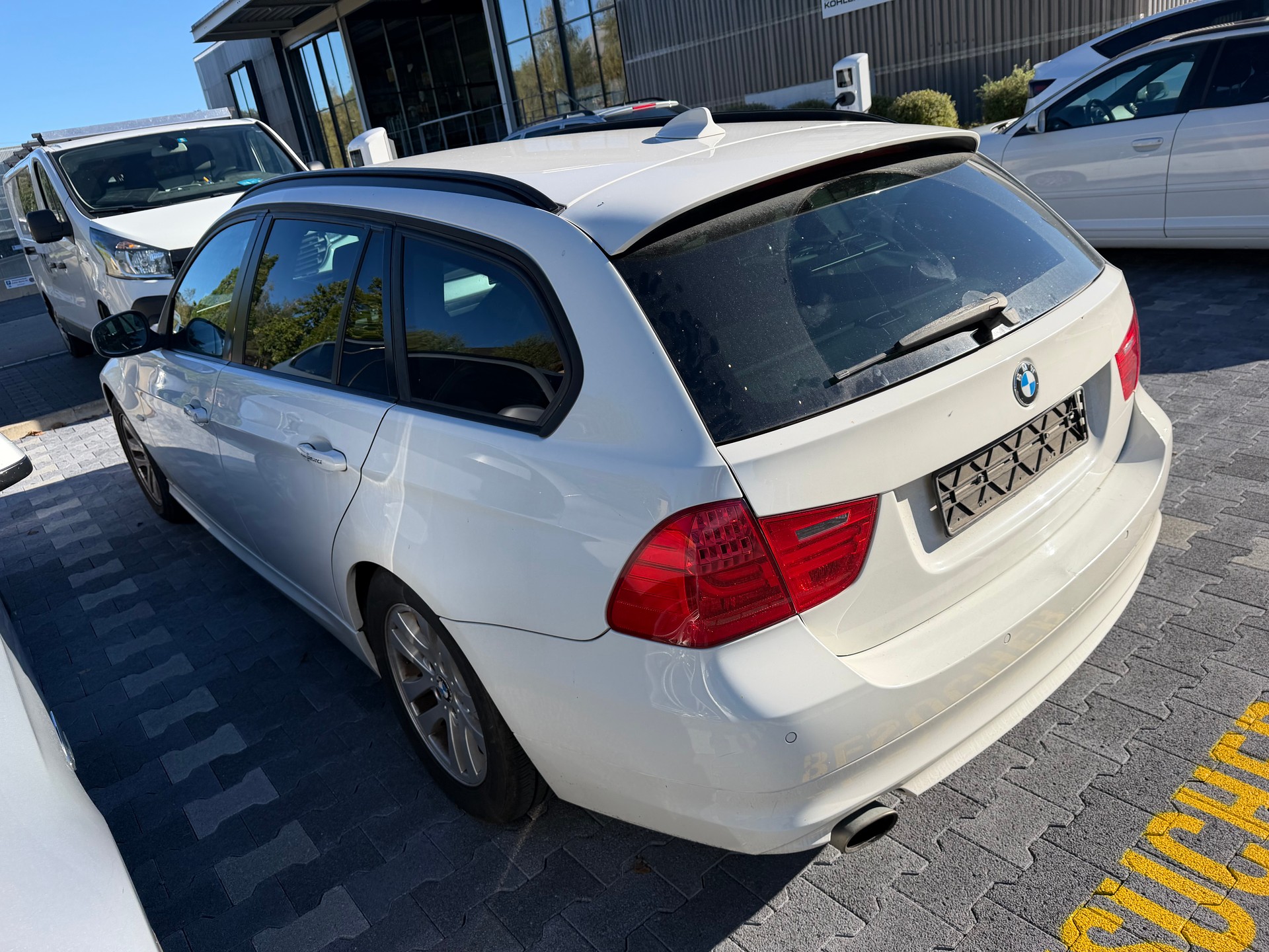 BMW 320d Touring-image-14