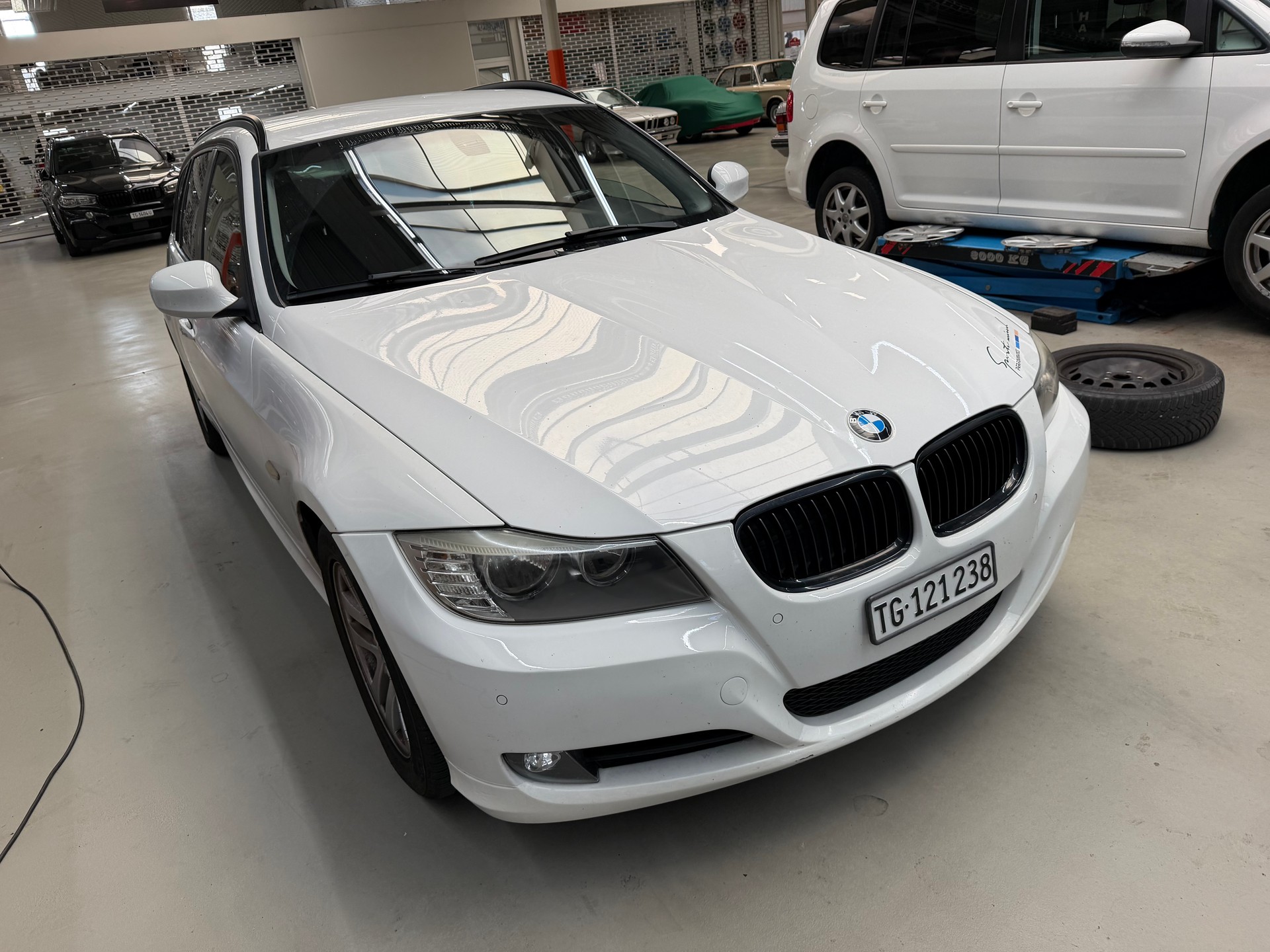 BMW 320d Touring-image-2