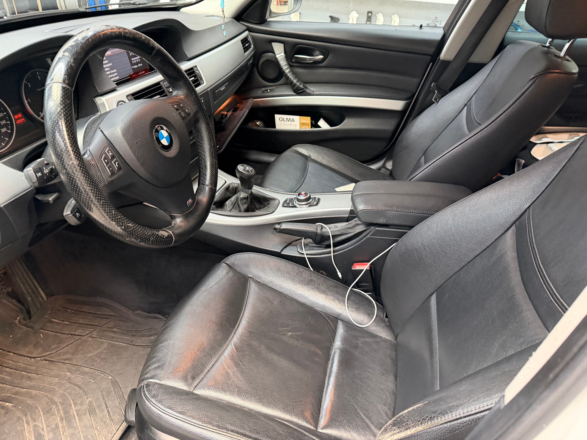 BMW 320d Touring-image-6