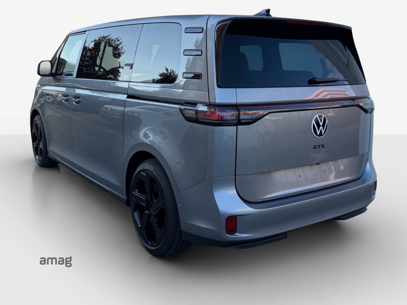 VW ID.Buzz LWB GTX 4 Motion-image-2