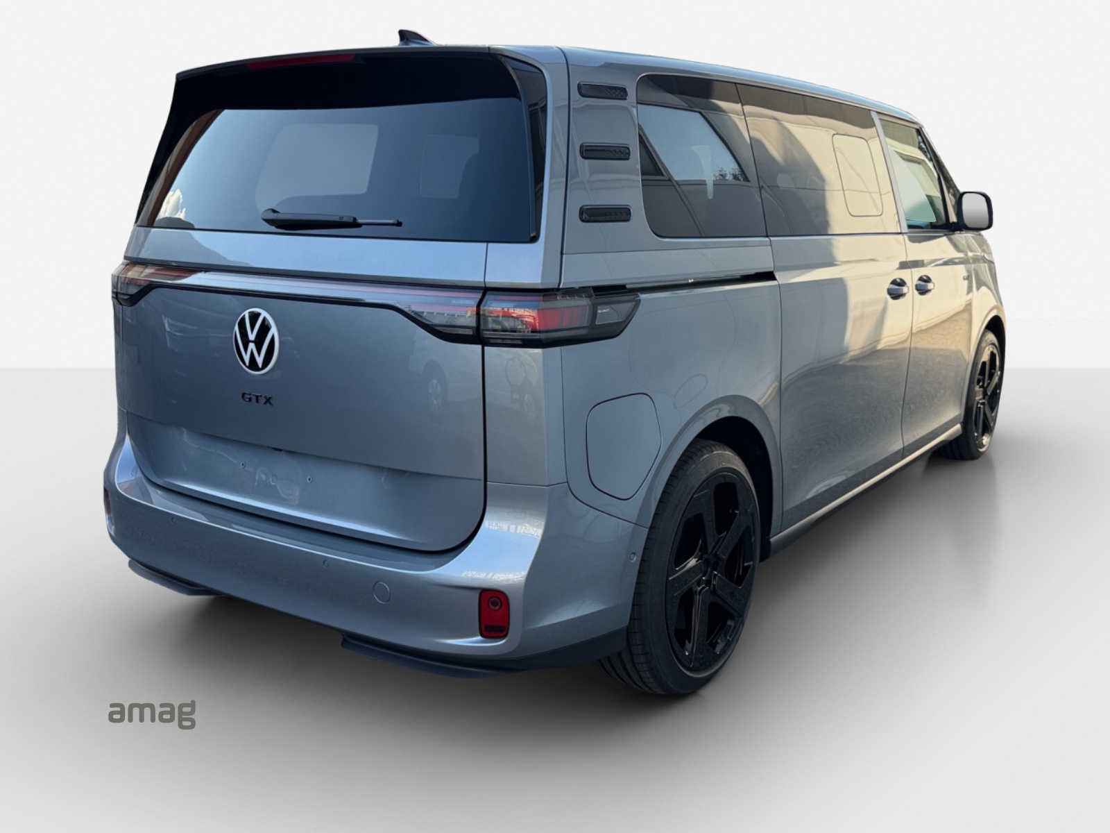 VW ID.Buzz LWB GTX 4 Motion-image-4