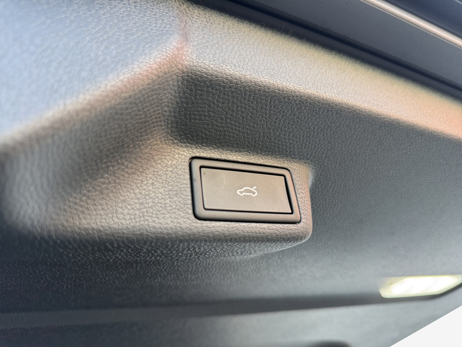 VW ID.Buzz LWB GTX 4 Motion-image-13