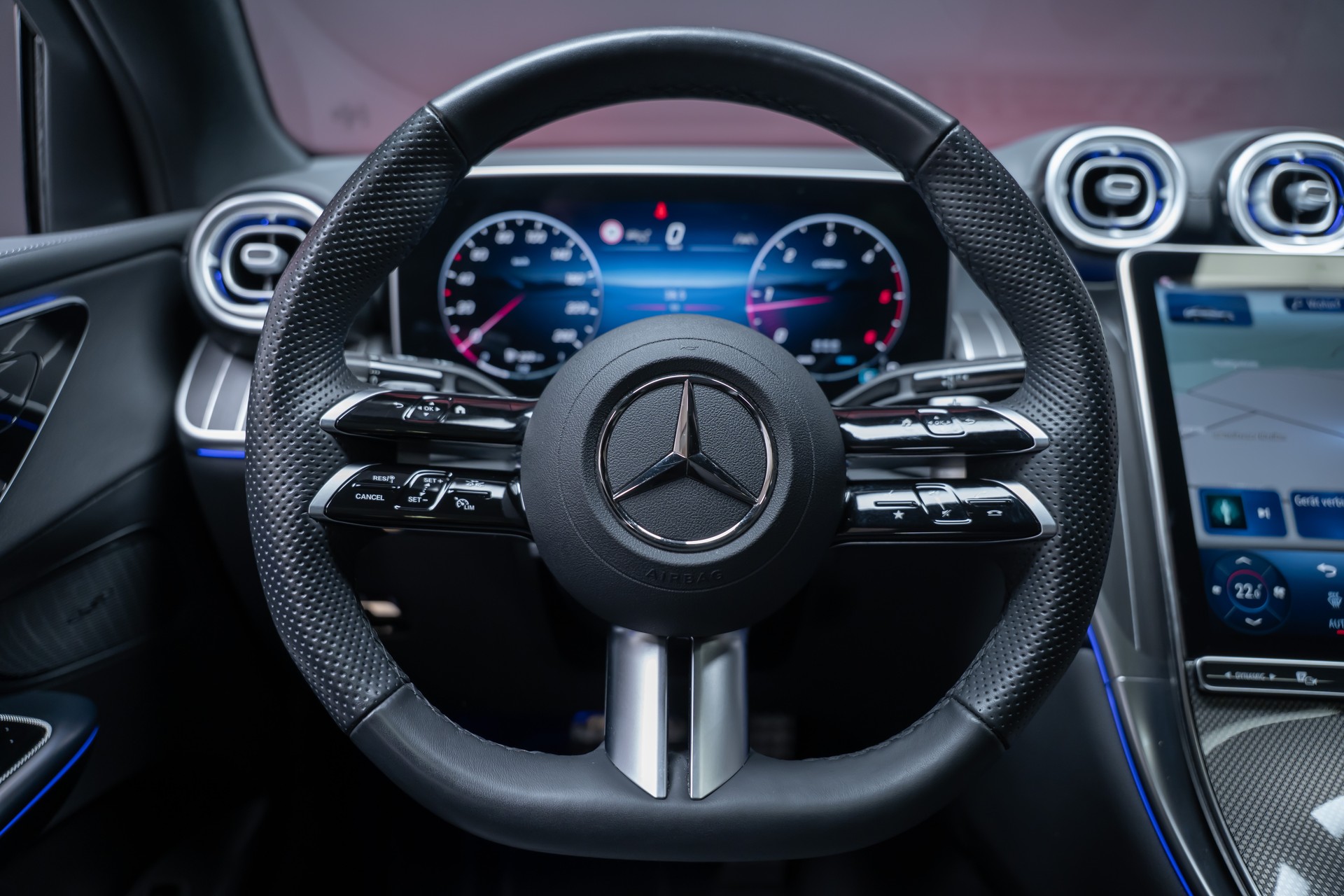 MERCEDES-BENZ GLC 220 d AMG Line 4matic Coupé / Panorama / 360°Kamera / AHK-image-23