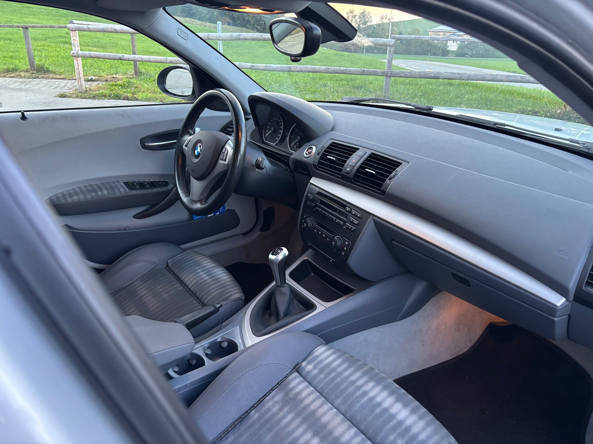 BMW 120i-image-3