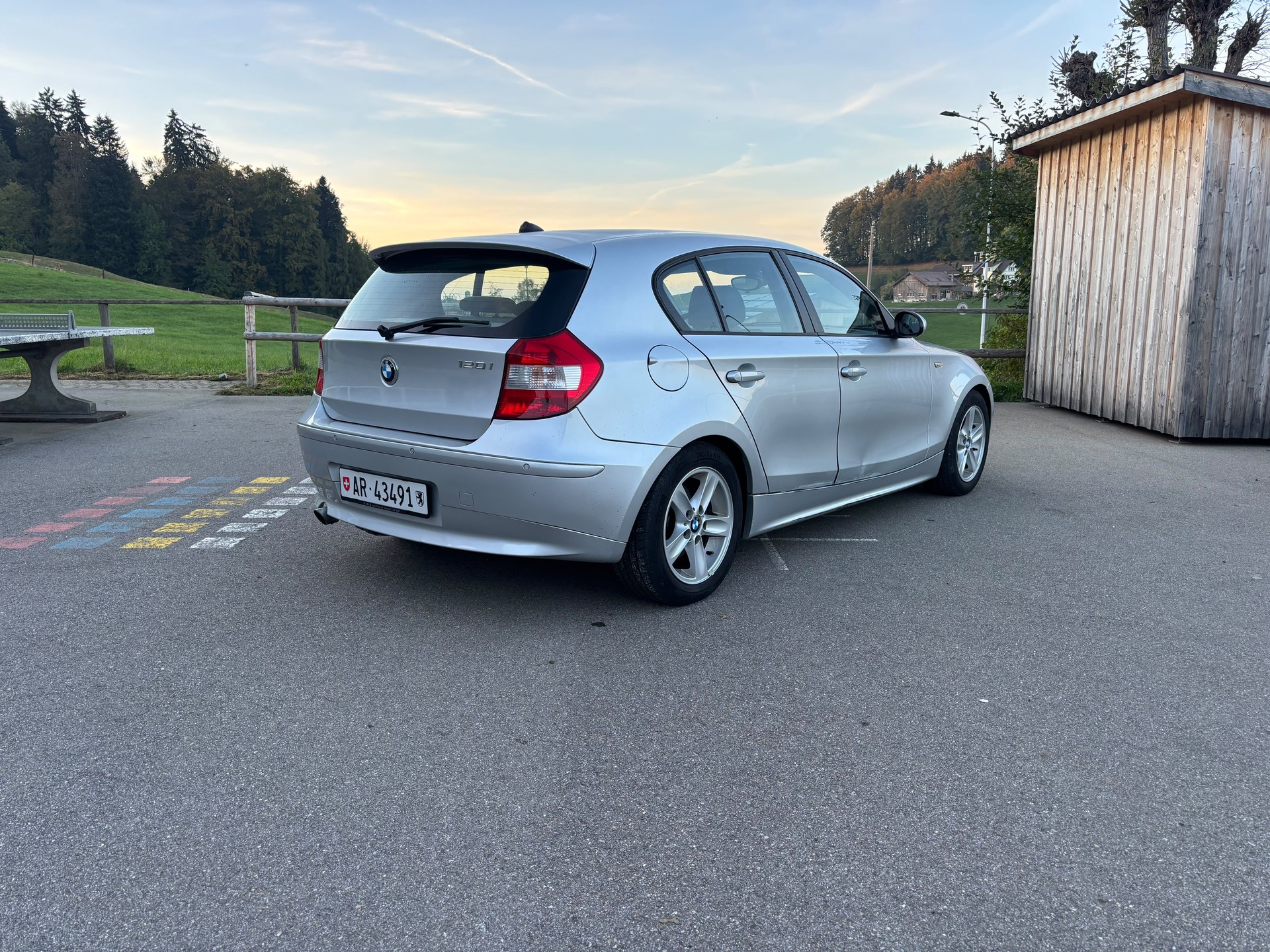 BMW 120i-image-1