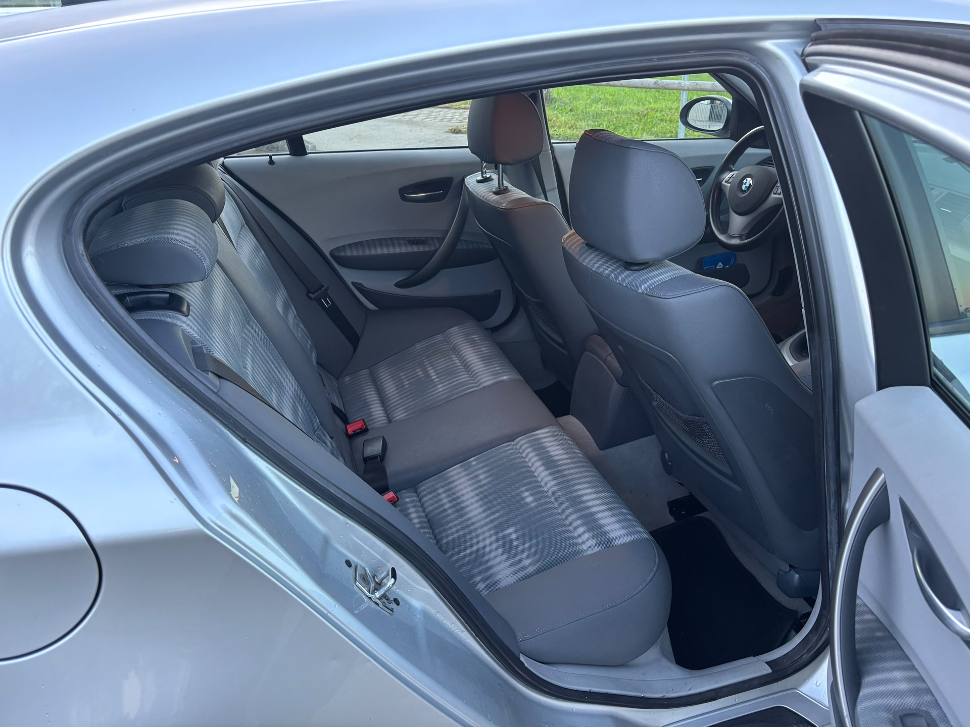 BMW 120i-image-5