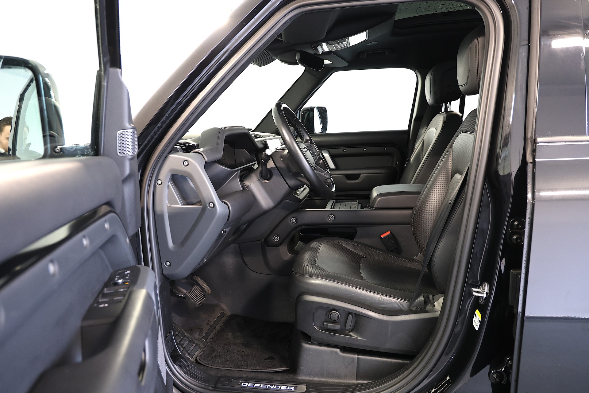 LAND ROVER Defender 110 3.0 D I6 300 X-Dynamic HSE-image-7