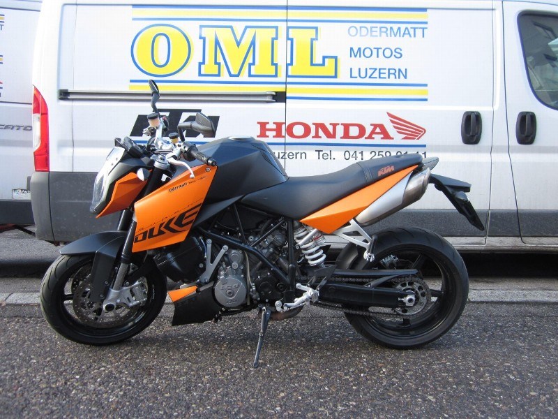 KTM 990 Super Duke-showroom-element-1