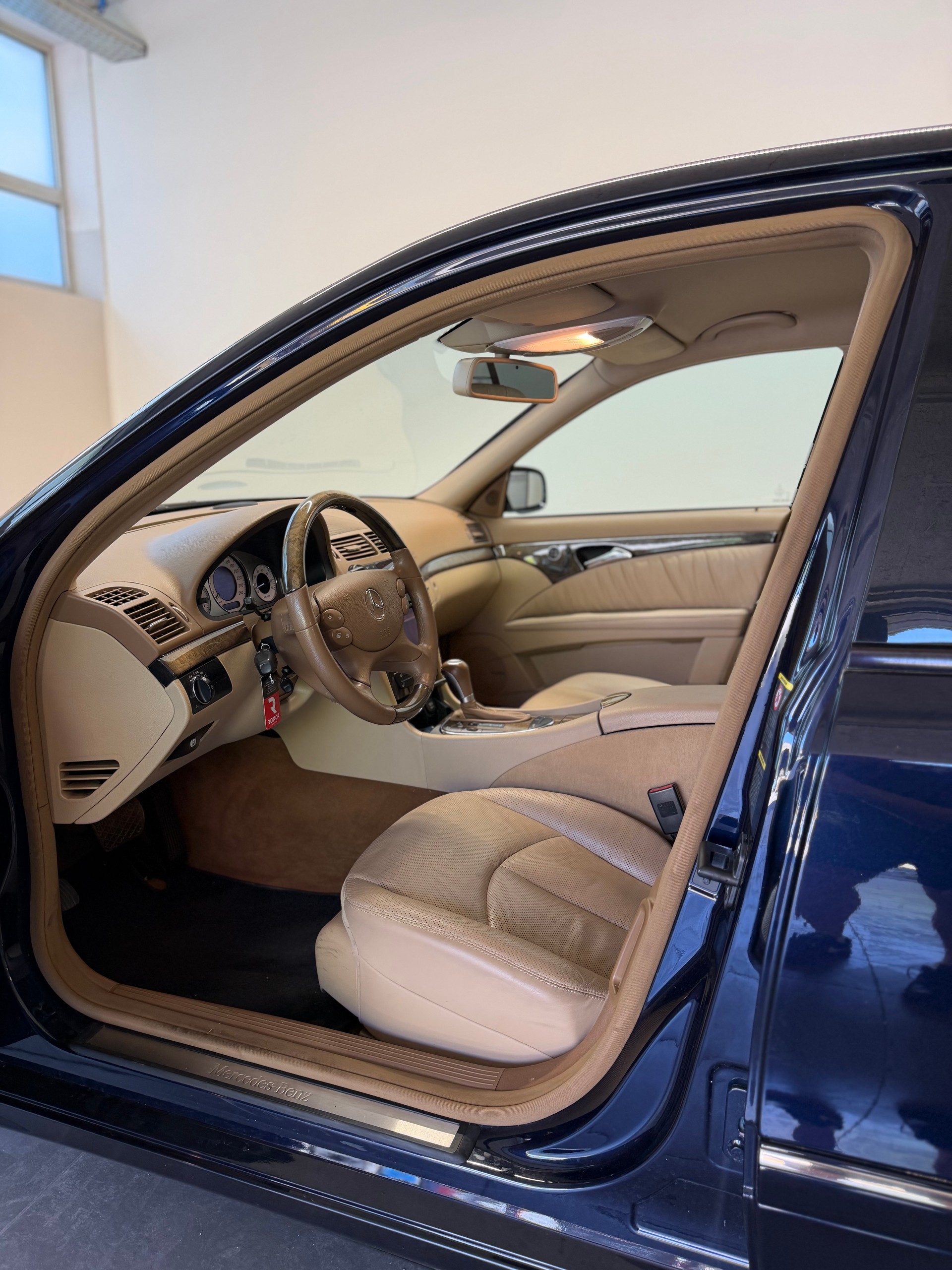 MERCEDES-BENZ E 500 Avantgarde 4Matic Automatic-image-4