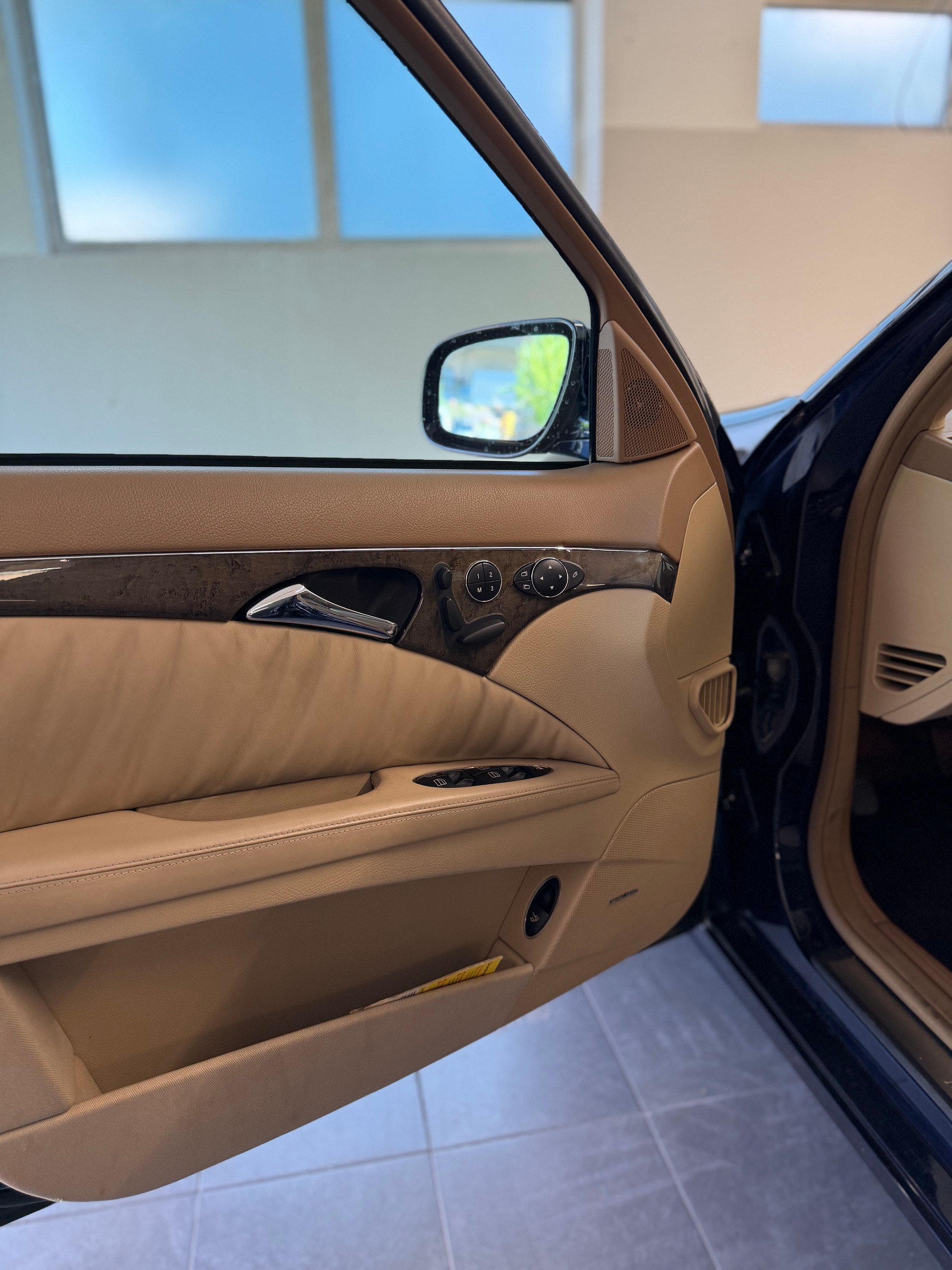 MERCEDES-BENZ E 500 Avantgarde 4Matic Automatic-image-6