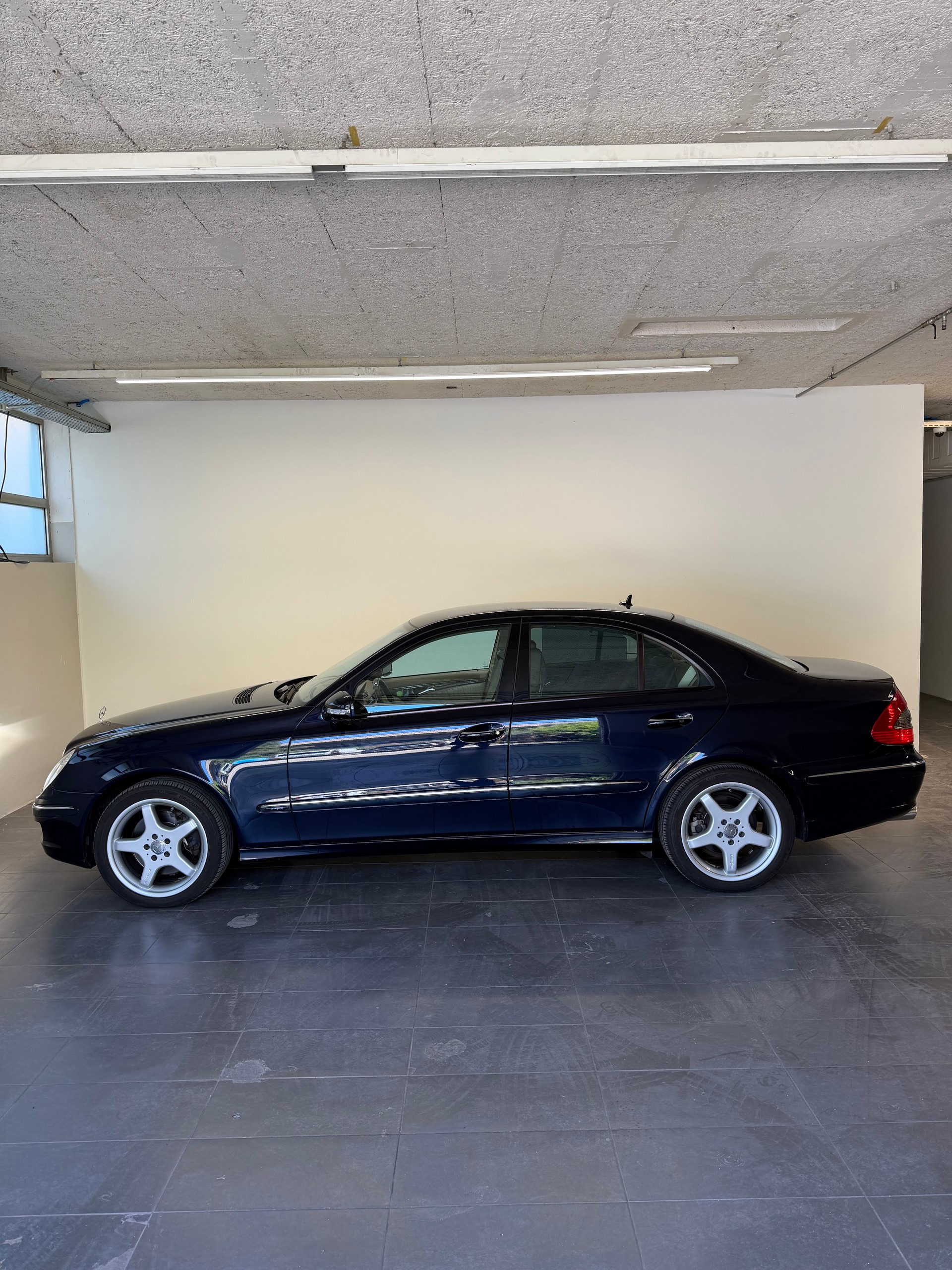 MERCEDES-BENZ E 500 Avantgarde 4Matic Automatic-image-3