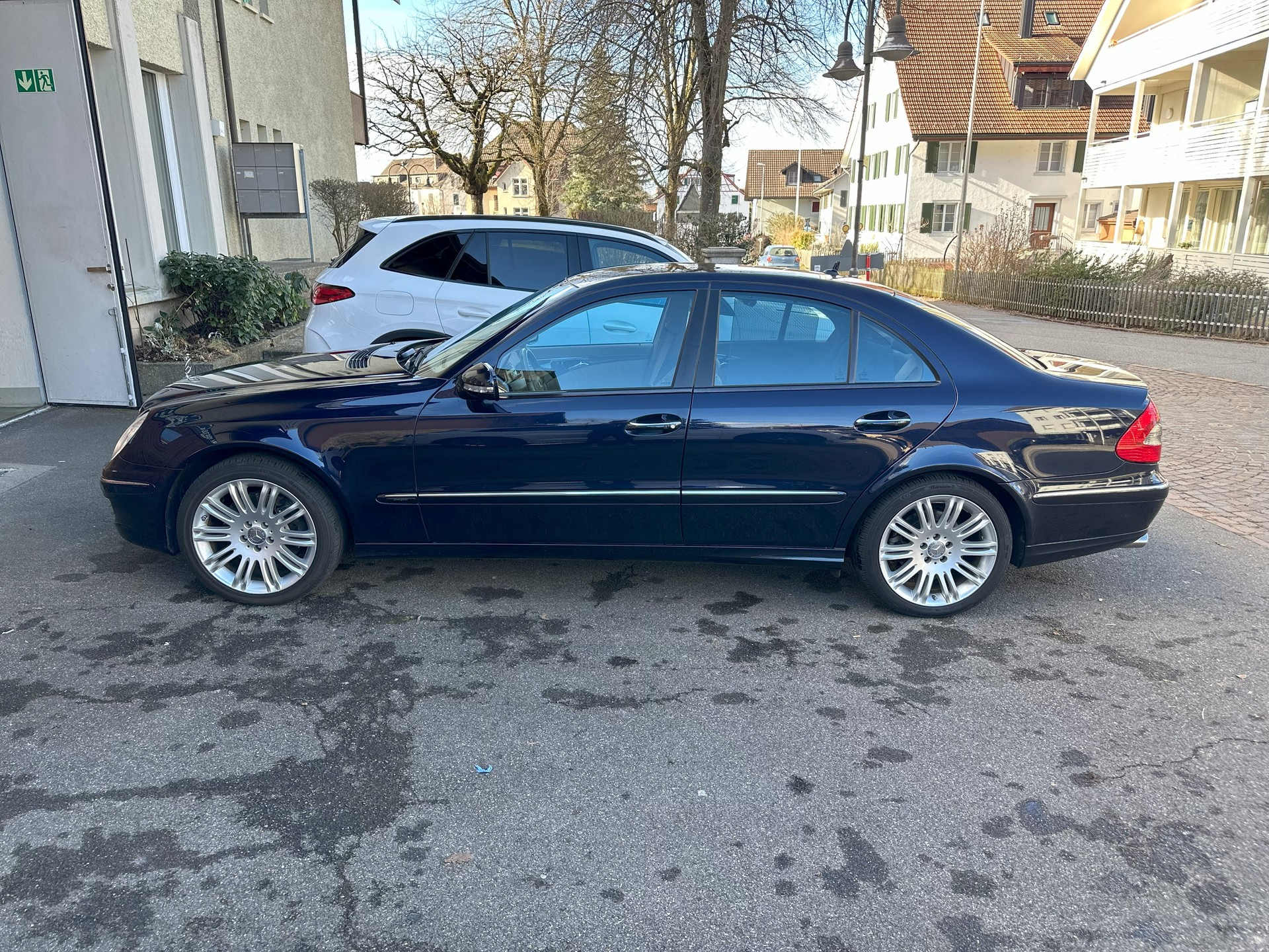 MERCEDES-BENZ E 500 Avantgarde 4Matic Automatic-image-2