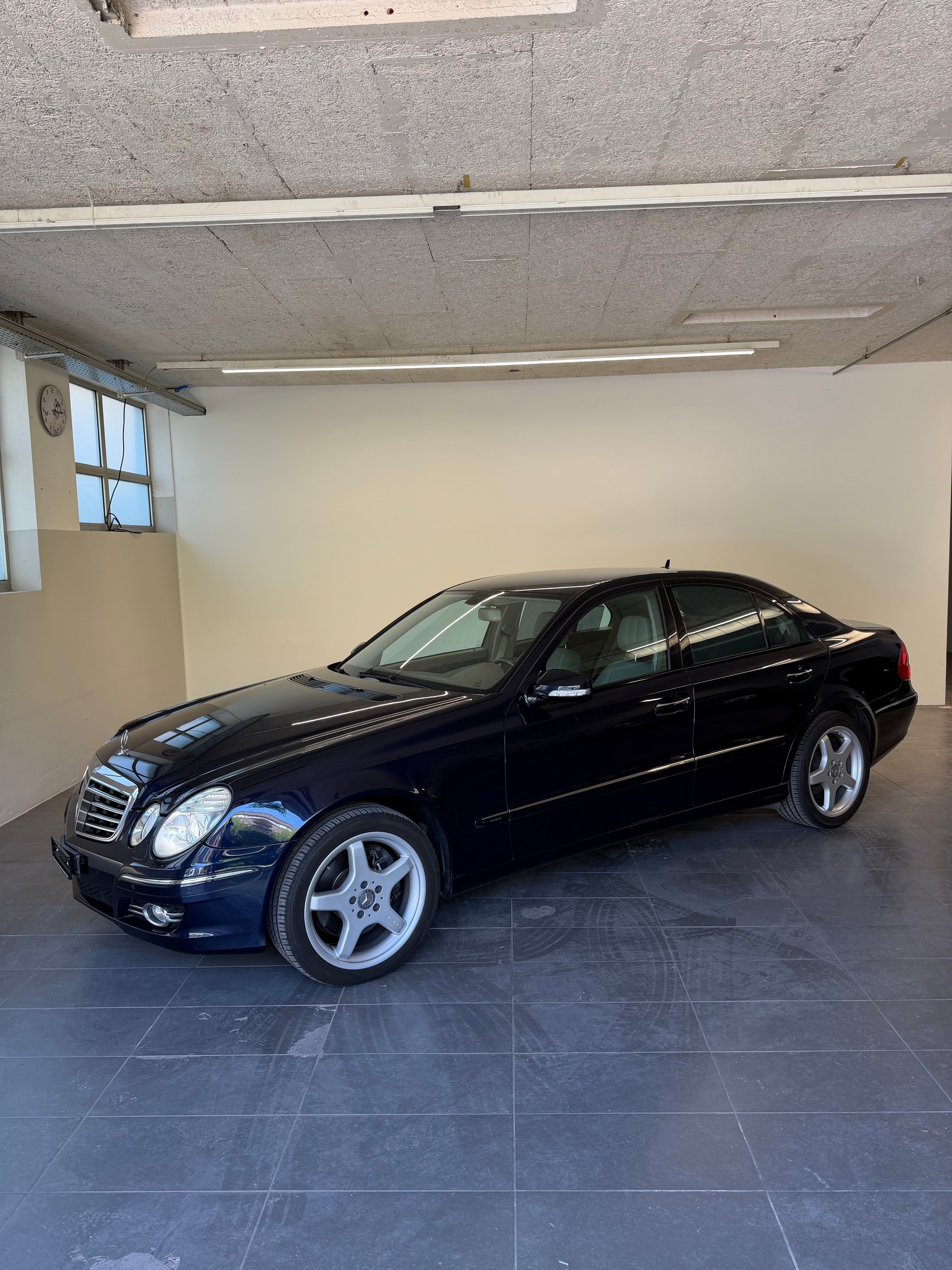 MERCEDES-BENZ E 500 Avantgarde 4Matic Automatic-image-1
