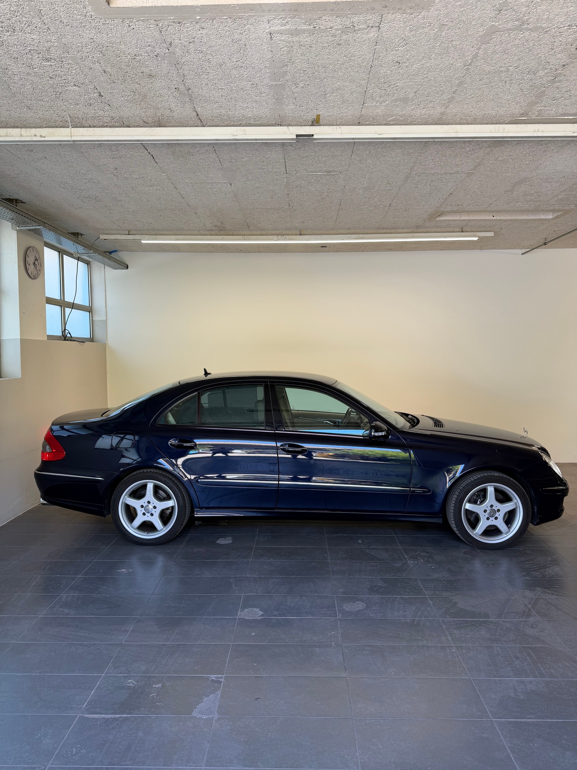 MERCEDES-BENZ E 500 Avantgarde 4Matic Automatic-image-2