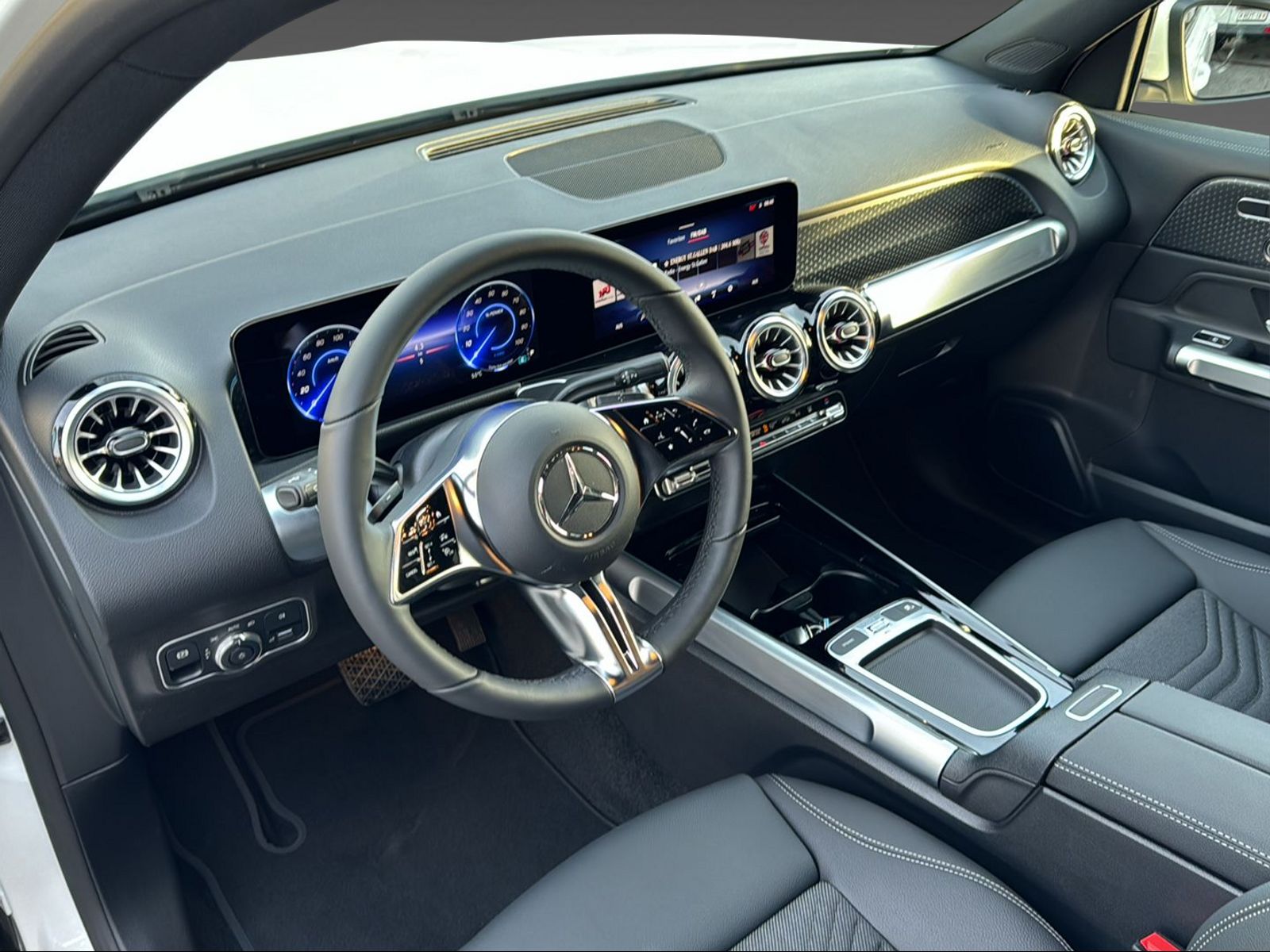 MERCEDES-BENZ EQB 300 4Matic Swiss Star-image-7