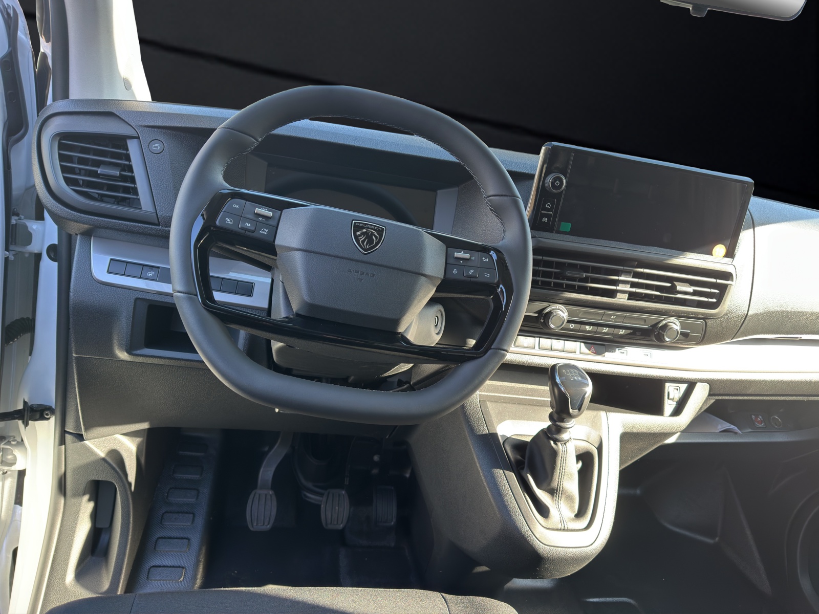 PEUGEOT Expert NEW HDi145 S&S Standar-image-7