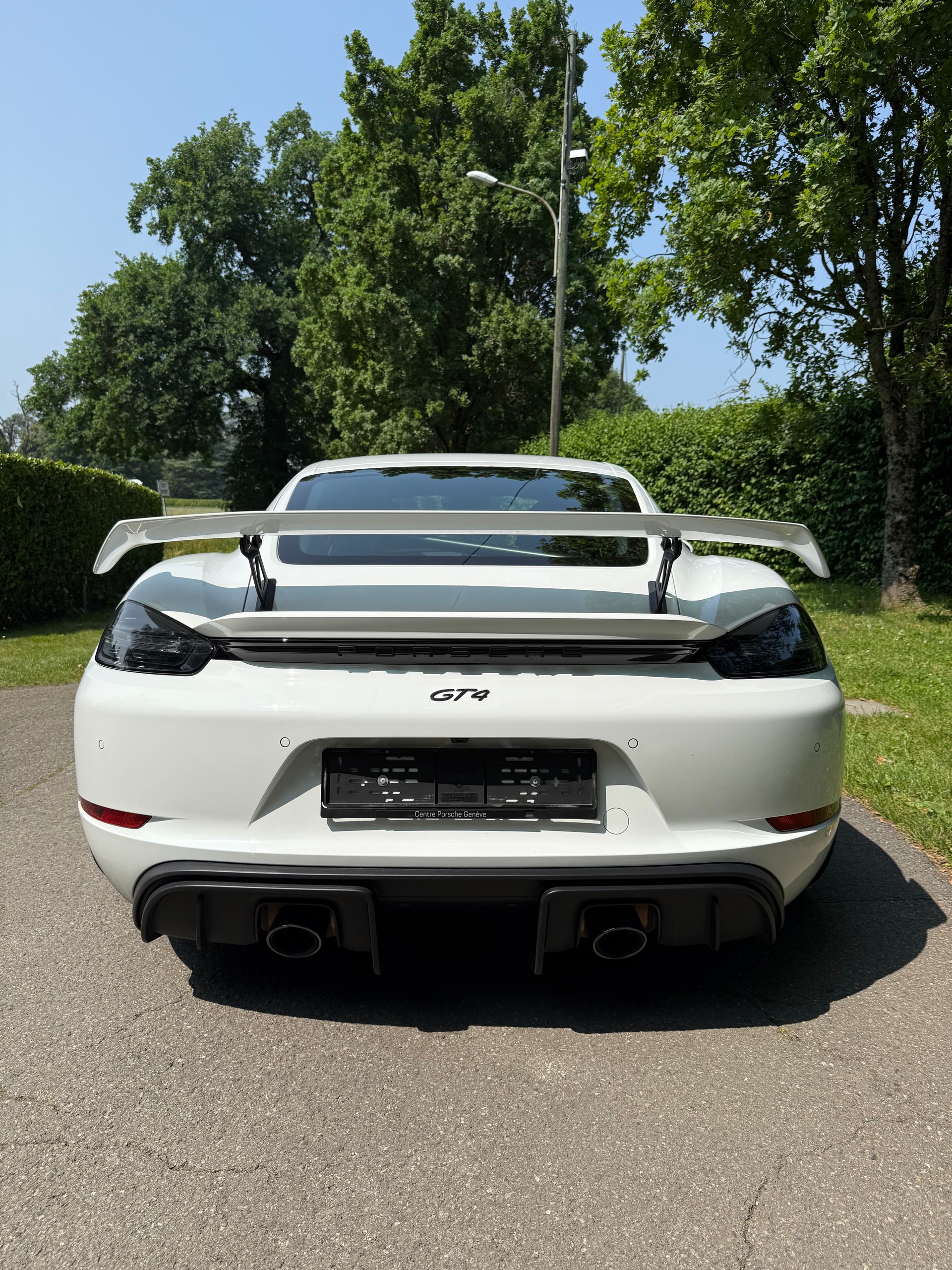 PORSCHE 718 Cayman GT4-image-5