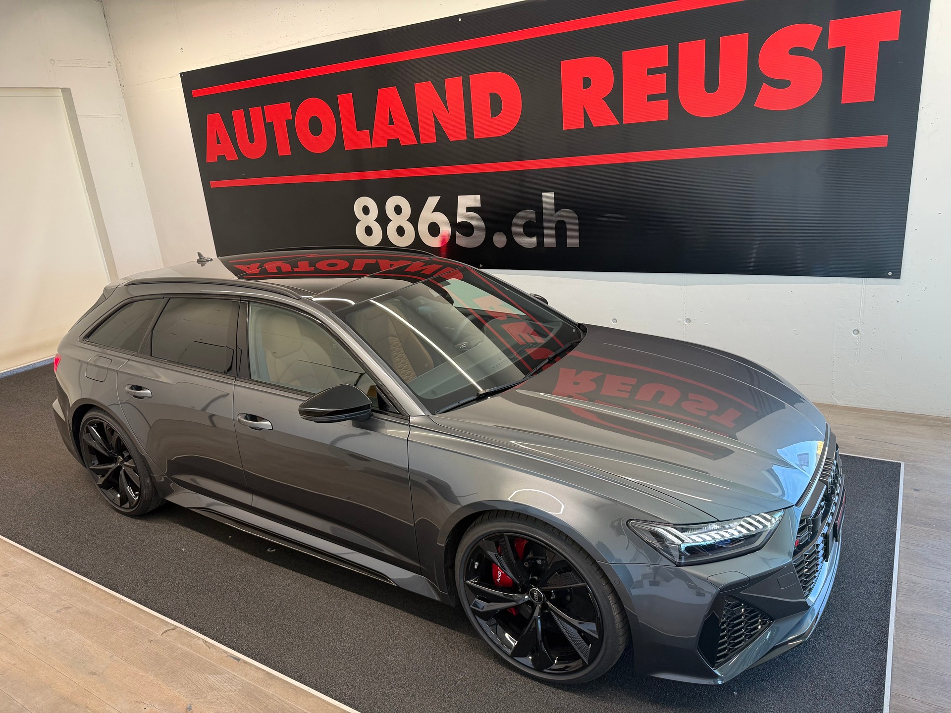 AUDI RS6 Avant 4.0 TFSI V8 Performance quattro-image-2