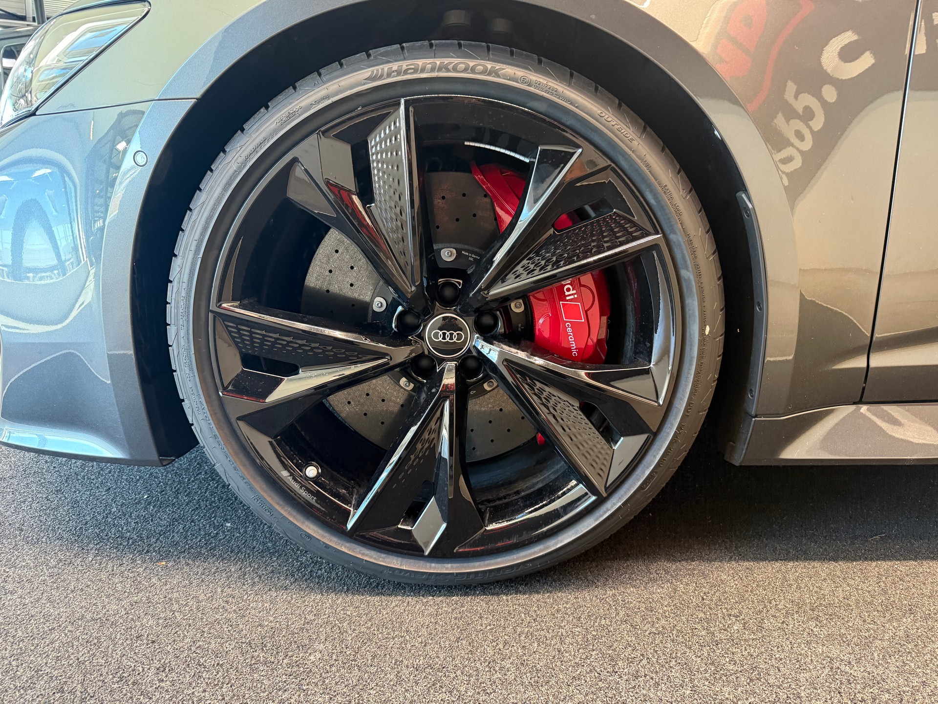 AUDI RS6 Avant 4.0 TFSI V8 Performance quattro-image-5