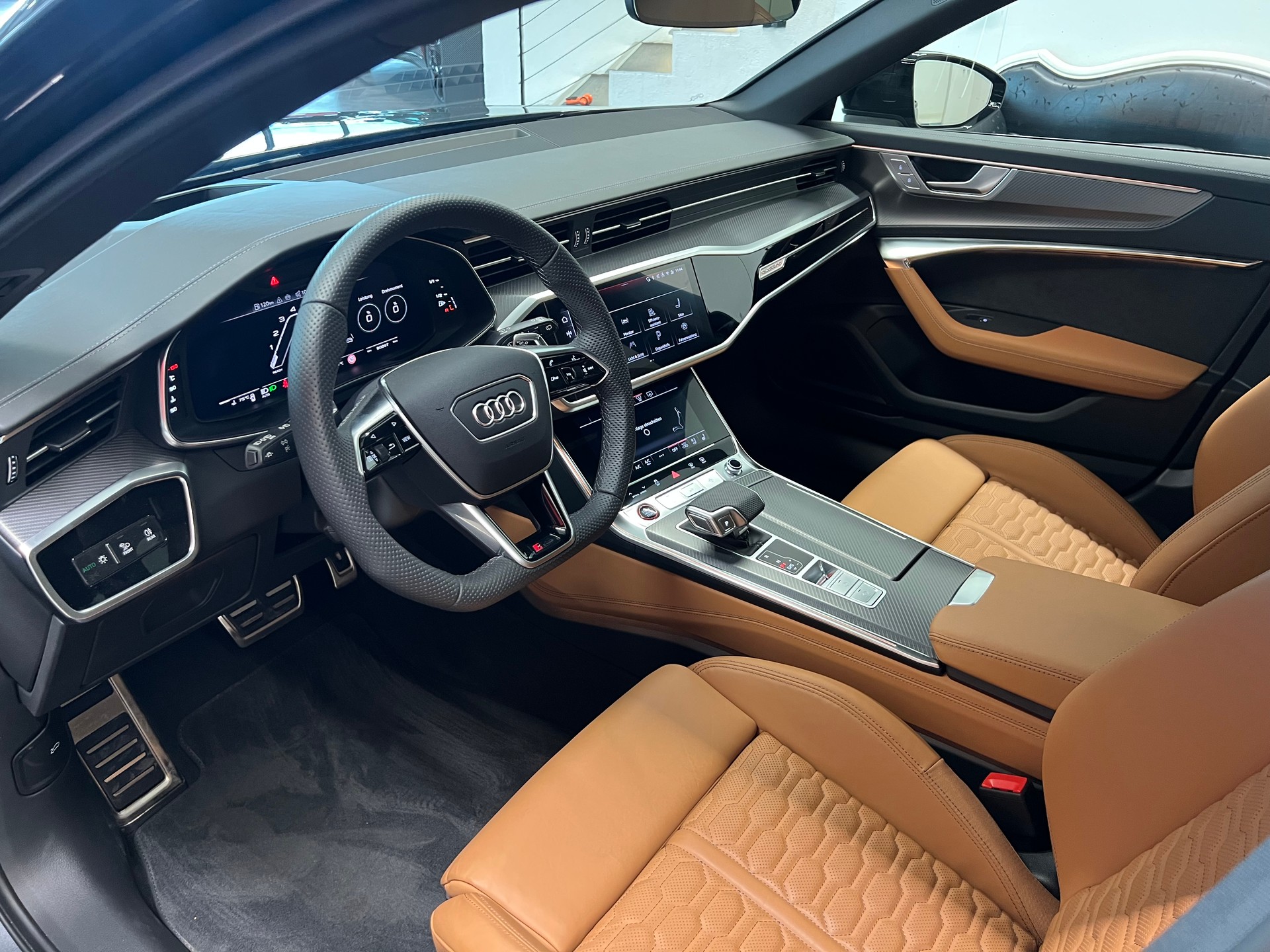 AUDI RS6 Avant 4.0 TFSI V8 Performance quattro-image-10