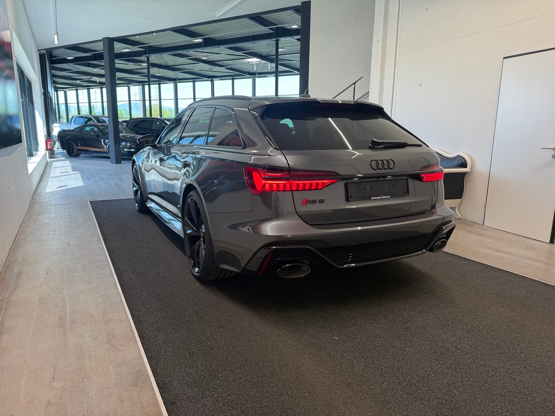 AUDI RS6 Avant 4.0 TFSI V8 Performance quattro-image-6