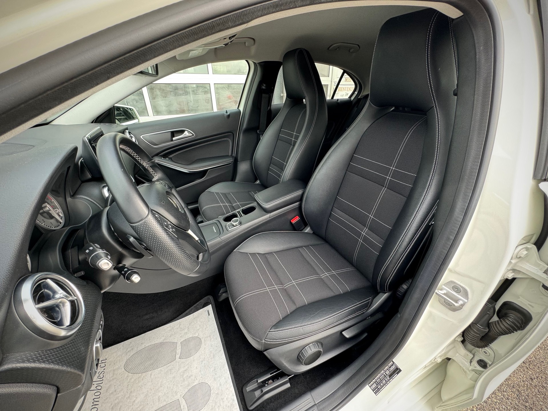 MERCEDES-BENZ A 180 Urban 7G-DCT - Véhicule Suisse (CH)-image-8