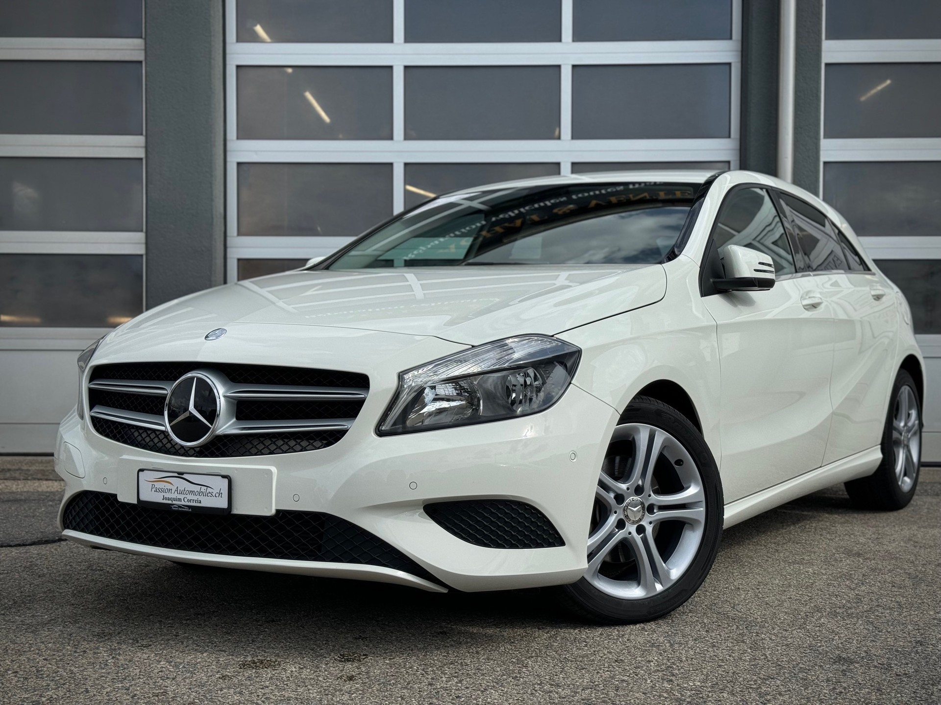 MERCEDES-BENZ A 180 Urban 7G-DCT - Véhicule Suisse (CH)-image-0
