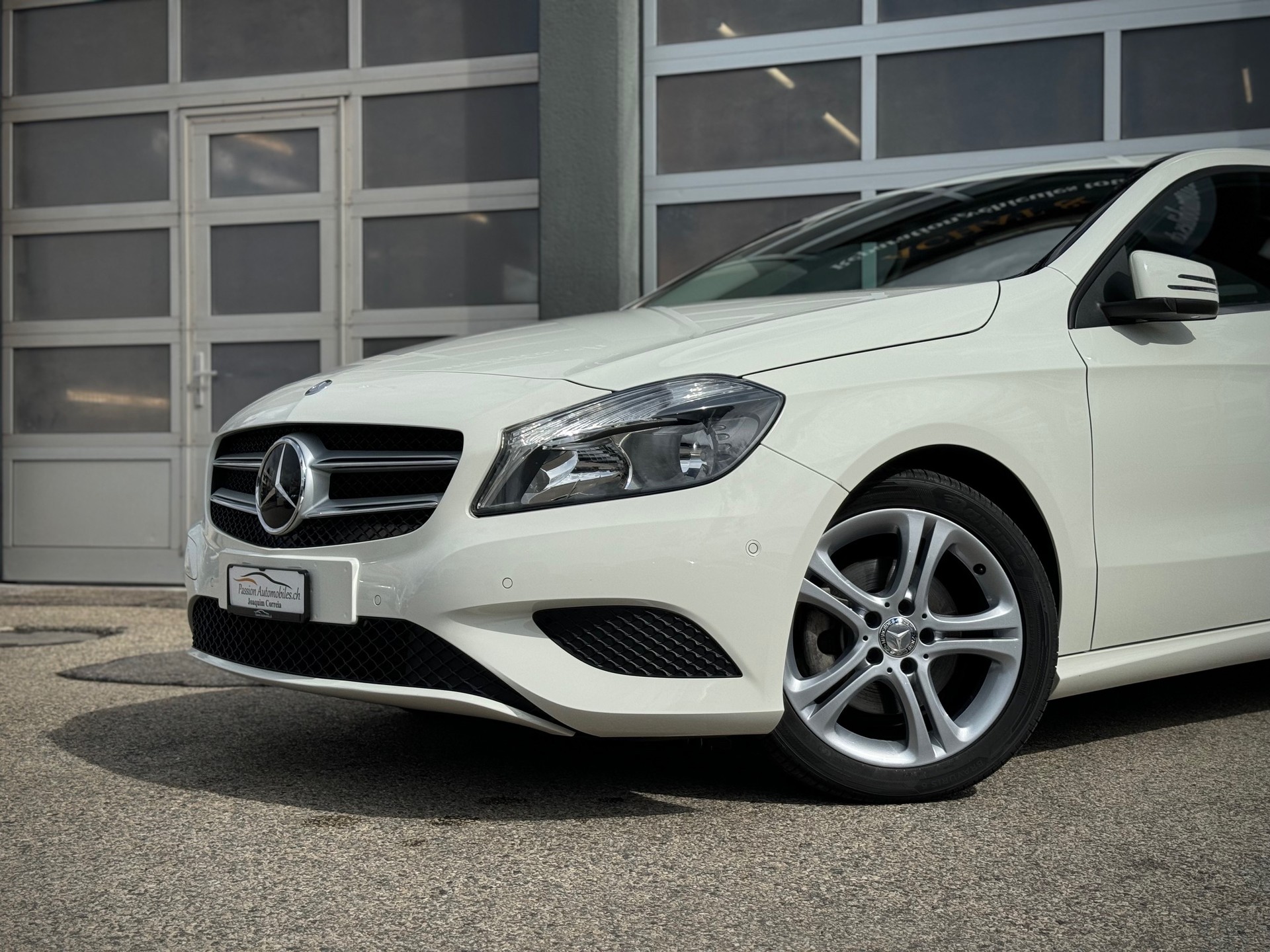 MERCEDES-BENZ A 180 Urban 7G-DCT - Véhicule Suisse (CH)-image-2