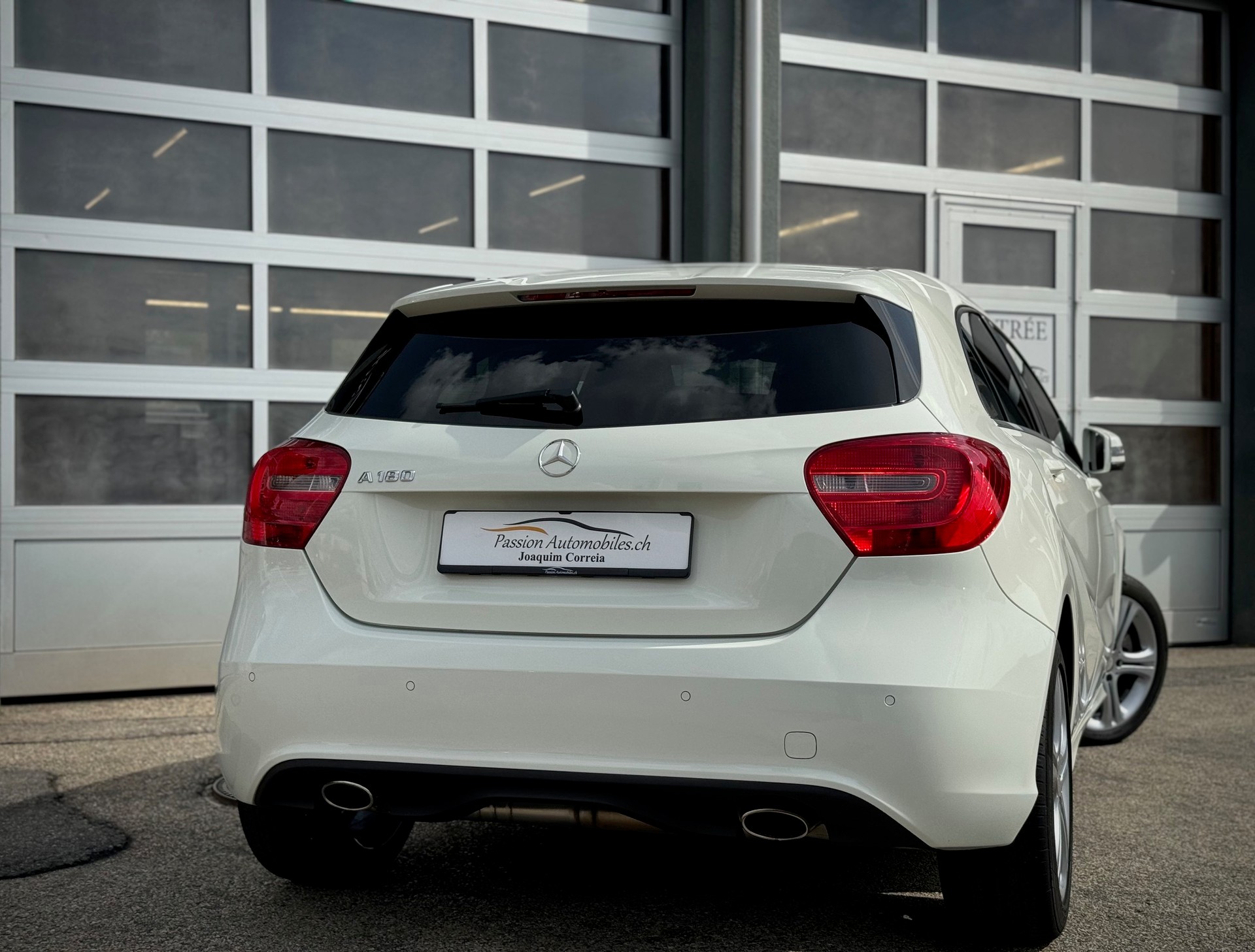 MERCEDES-BENZ A 180 Urban 7G-DCT - Véhicule Suisse (CH)-image-1