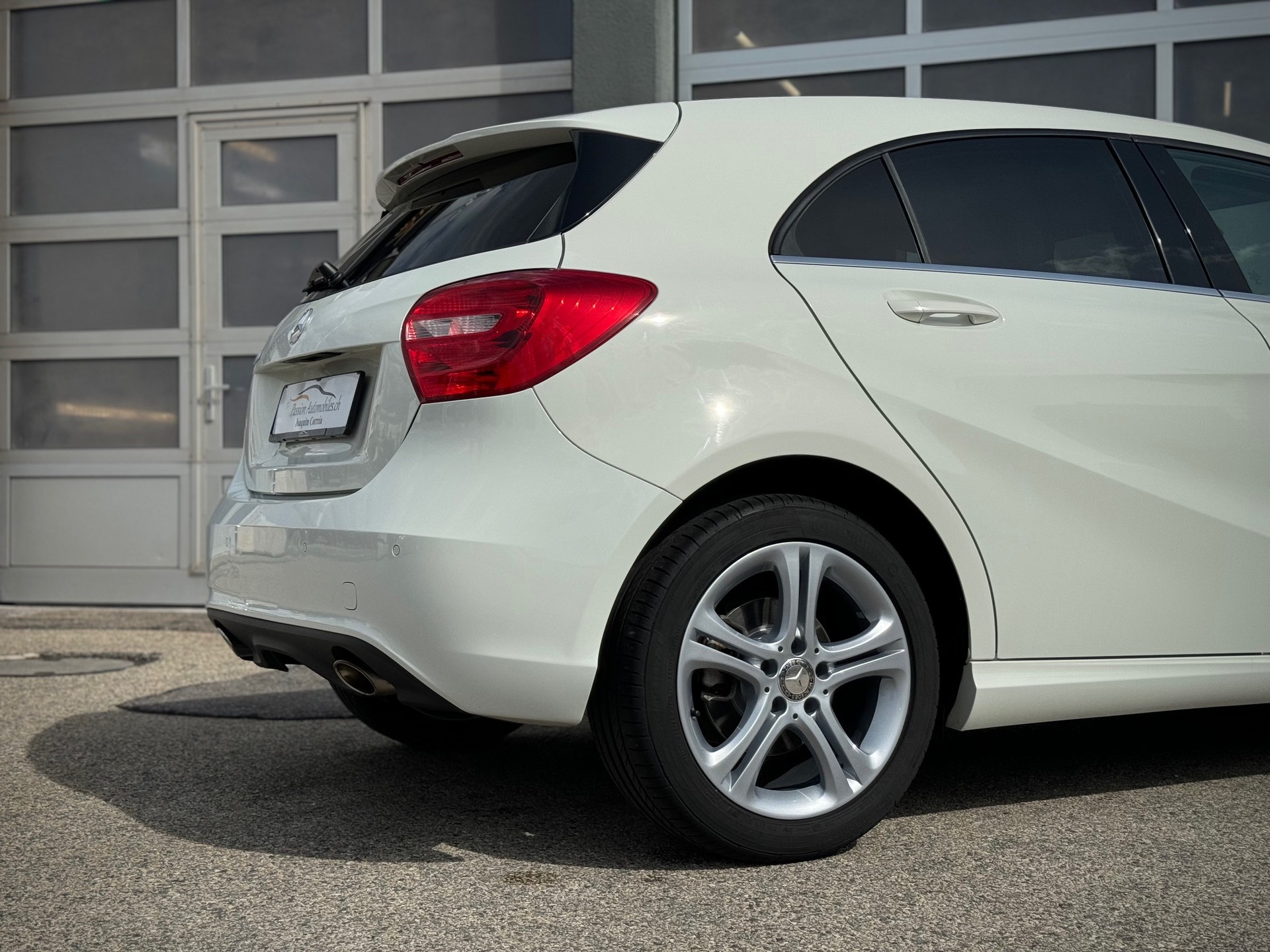 MERCEDES-BENZ A 180 Urban 7G-DCT - Véhicule Suisse (CH)-image-3
