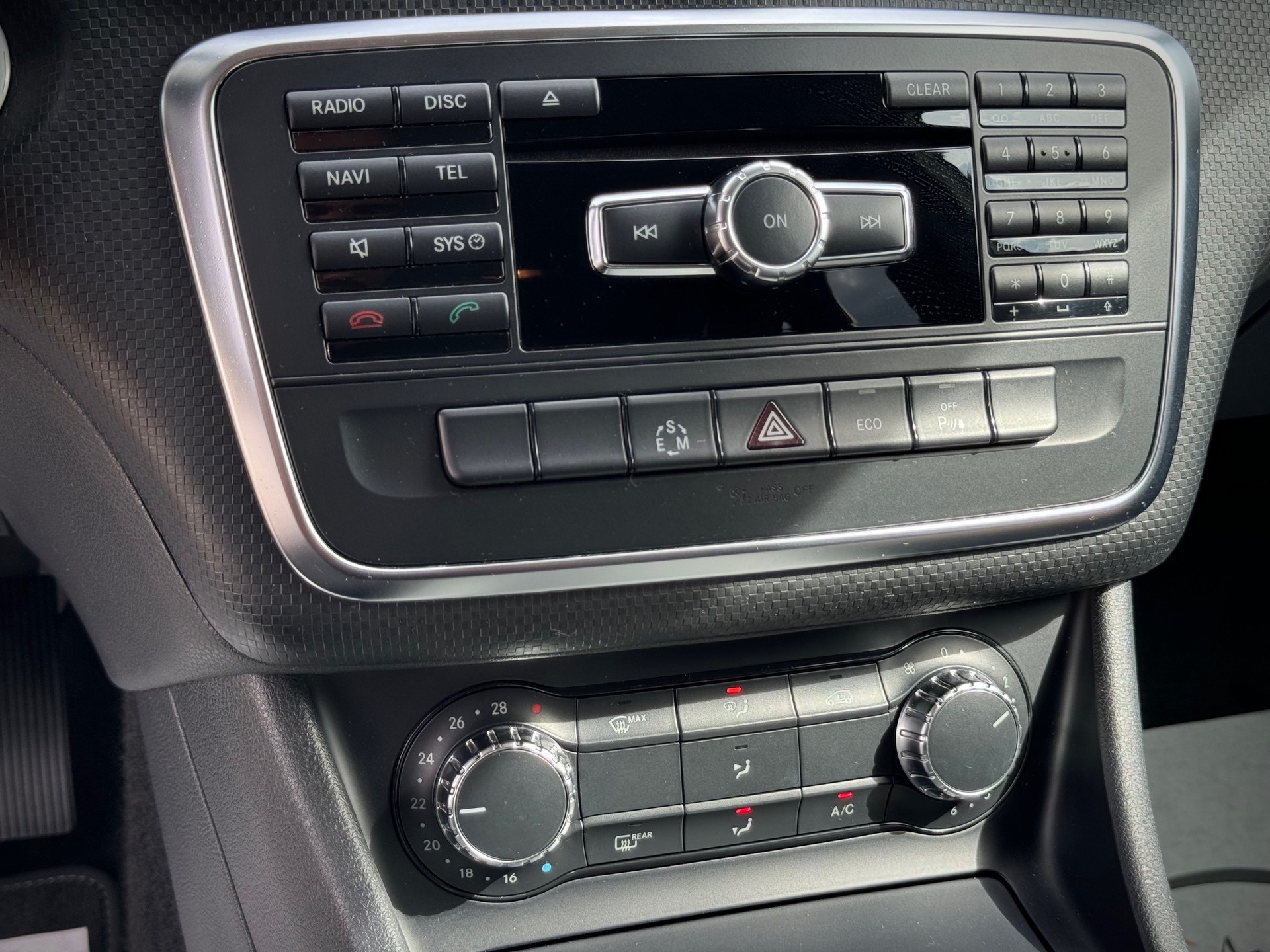 MERCEDES-BENZ A 180 Urban 7G-DCT - Véhicule Suisse (CH)-image-13