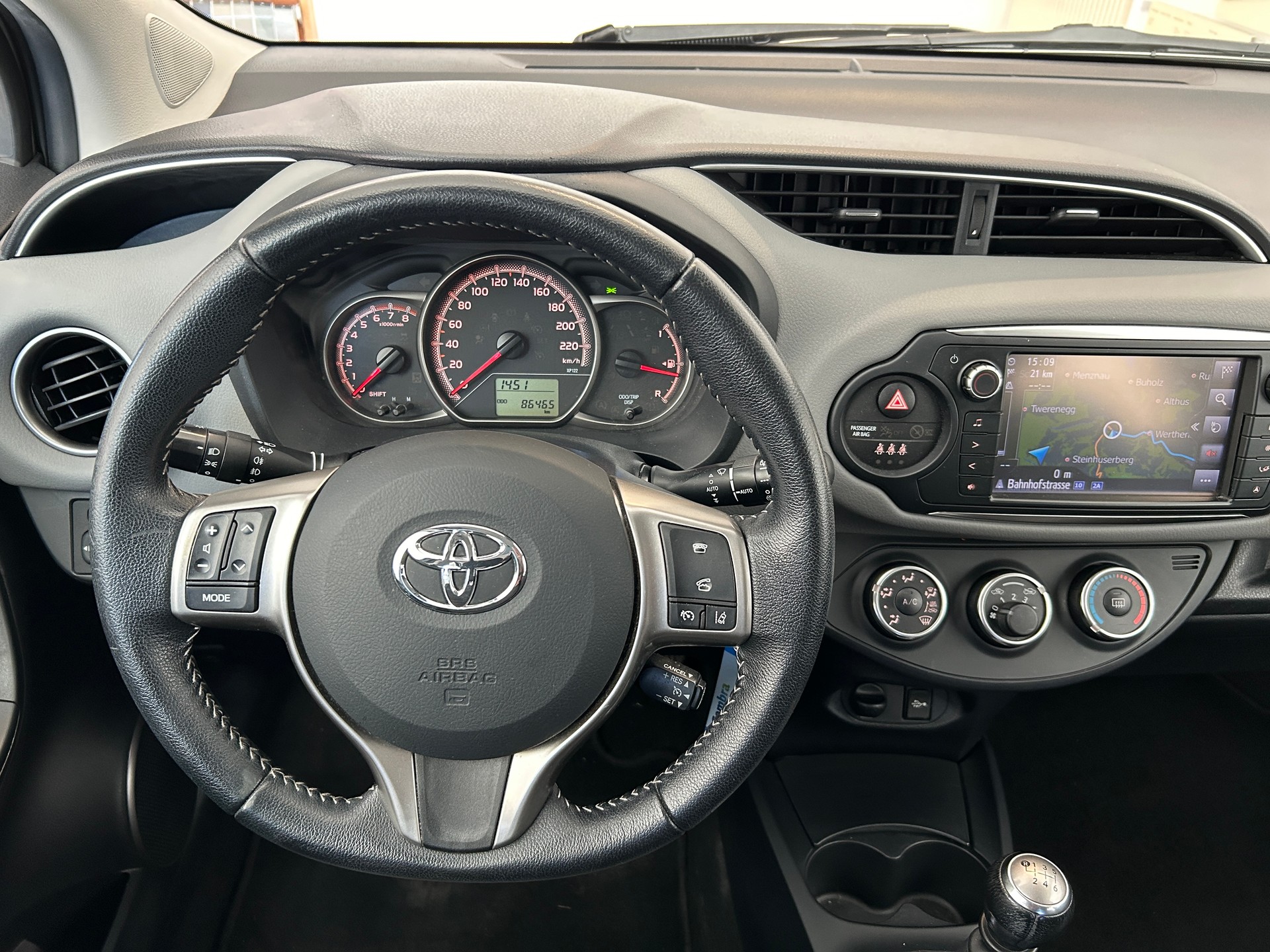 TOYOTA Yaris 1.33 Trend-image-8