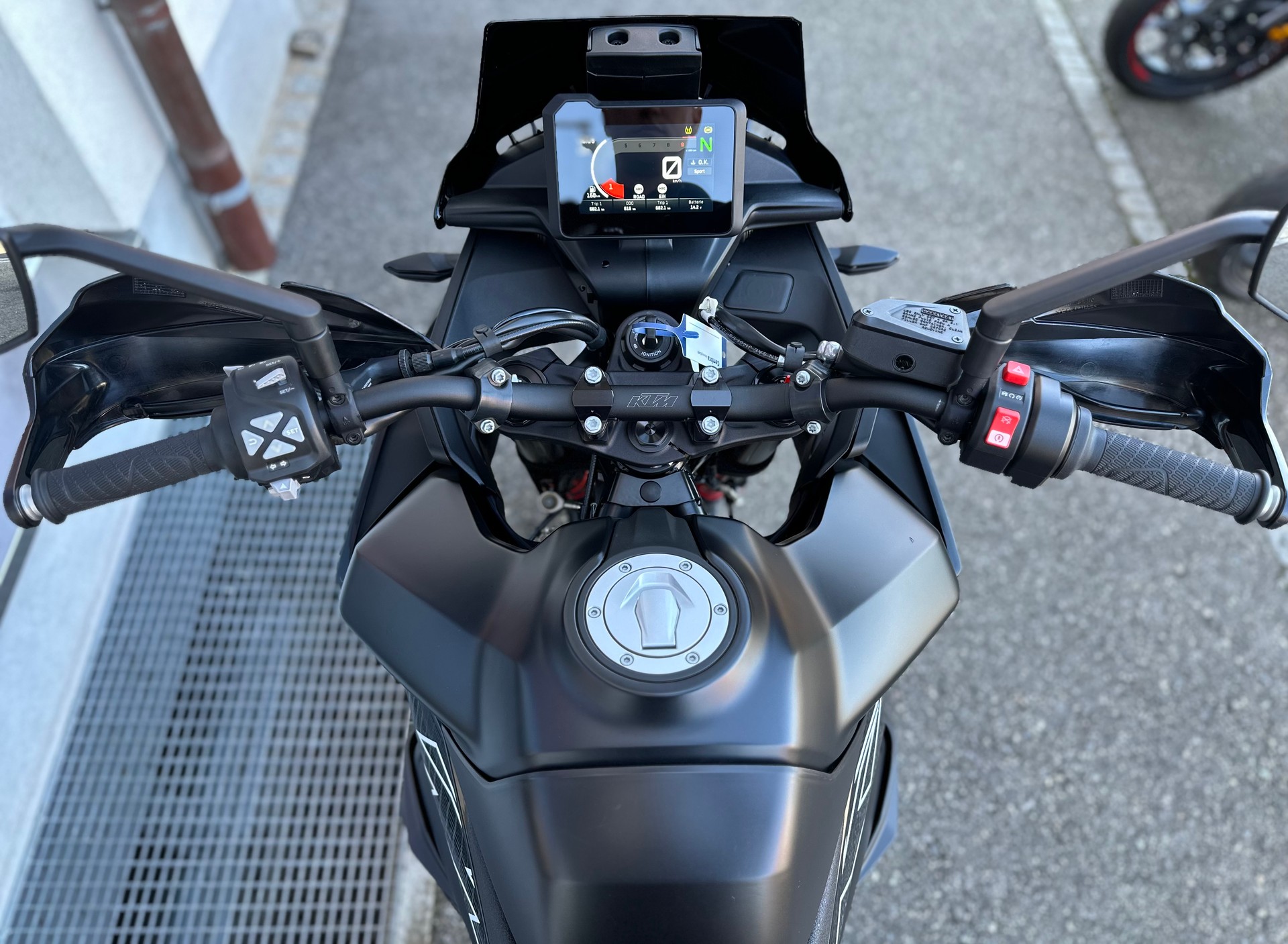 KTM 890 SMT-image-8