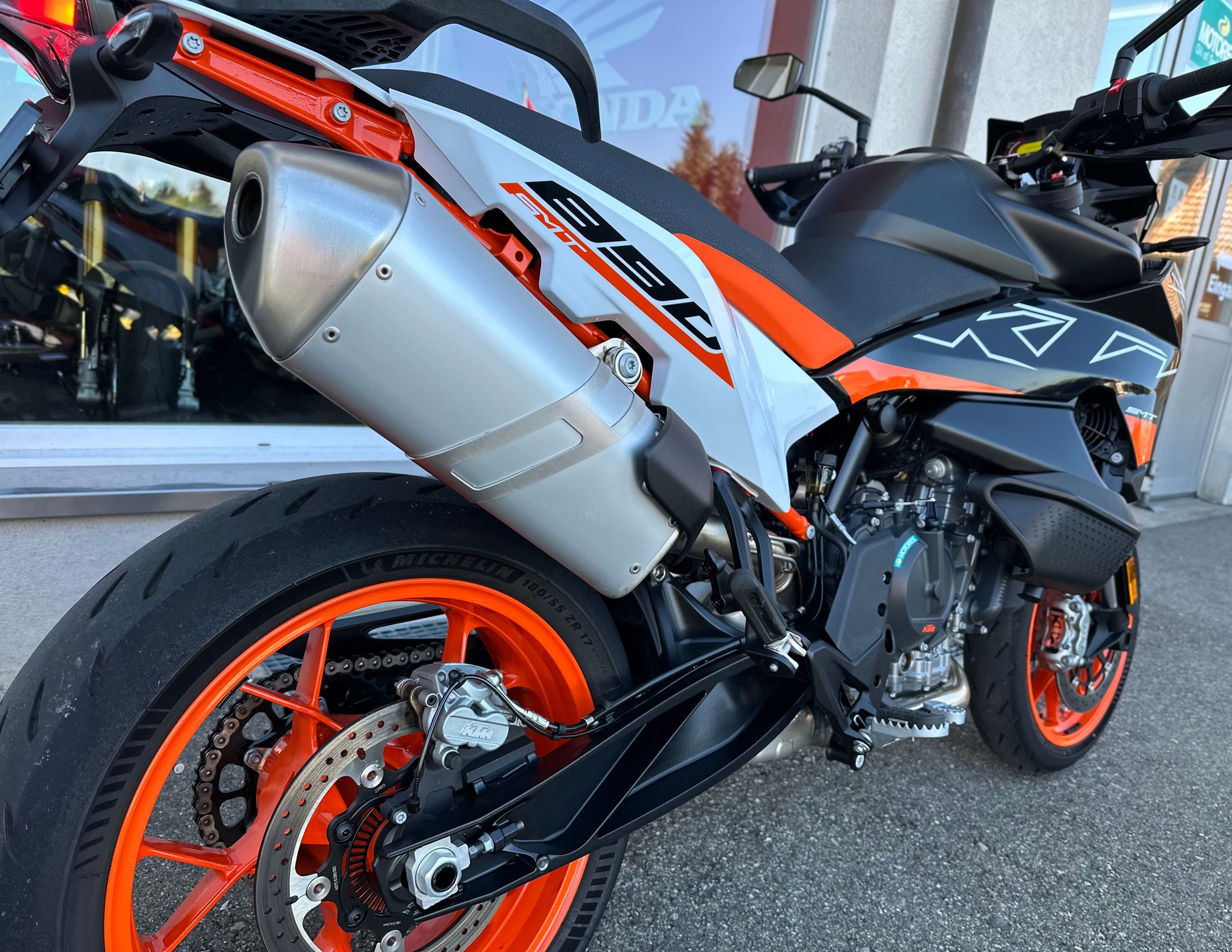 KTM 890 SMT-image-7