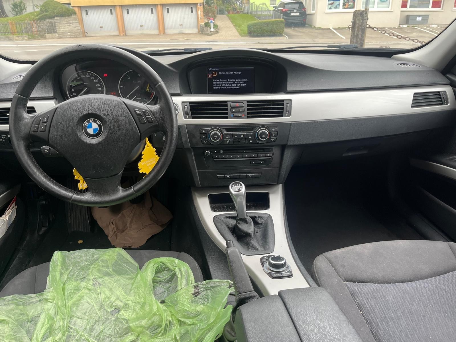 BMW 318d Touring-image-6